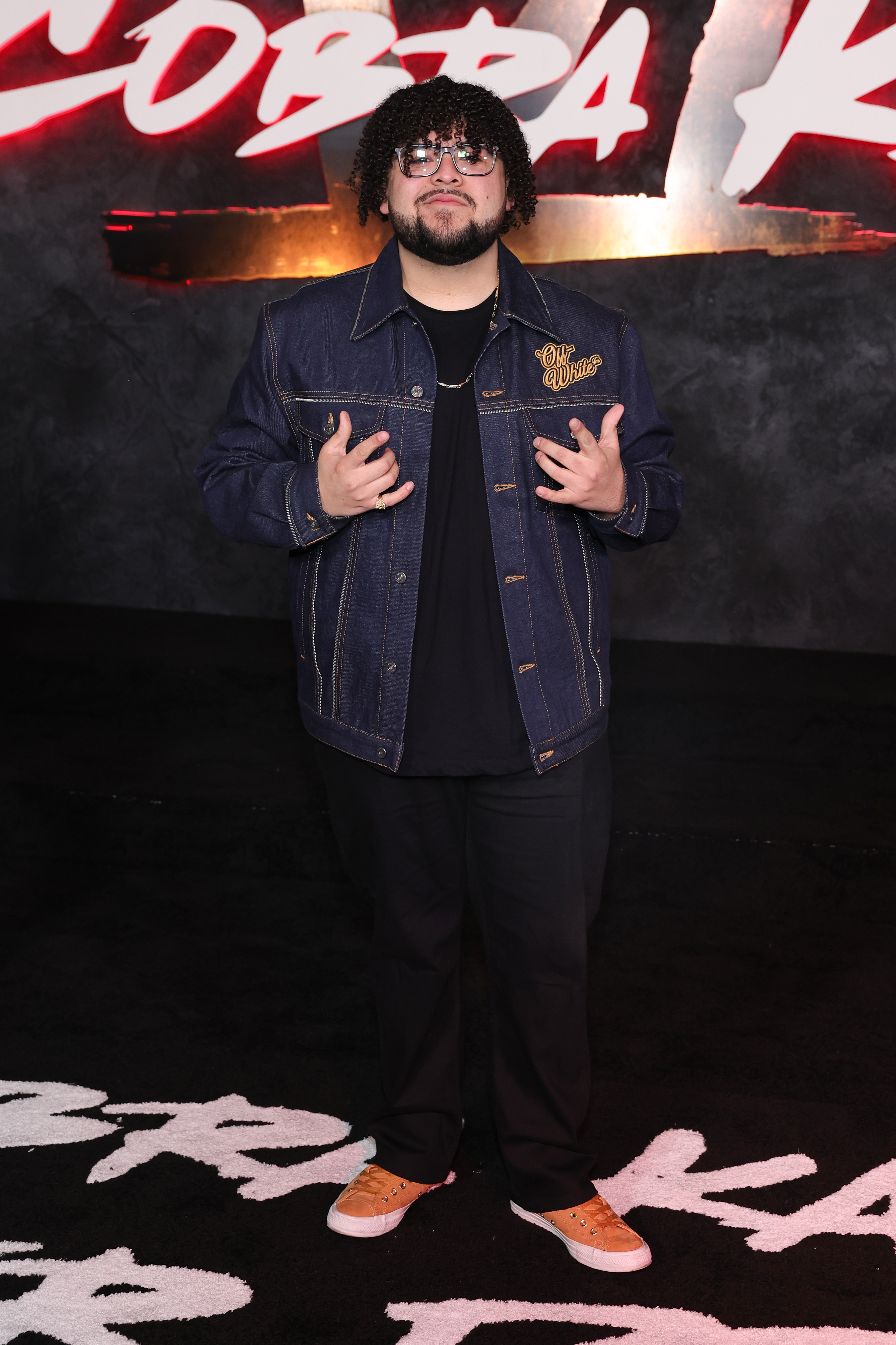 Rico Rodriguez en el estreno del final de la serie "Cobra Kai" de Netflix en el Egyptian Theatre Hollywood el 12 de febrero de 2025, en Los Ángeles, California | Fuente: Getty Images