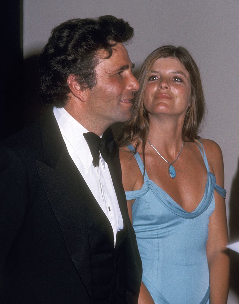 Peter Falk y Katherine Ross en la 47ª edición de los Premios de la Academia el 8 de abril de 1975. | Foto: Getty Images