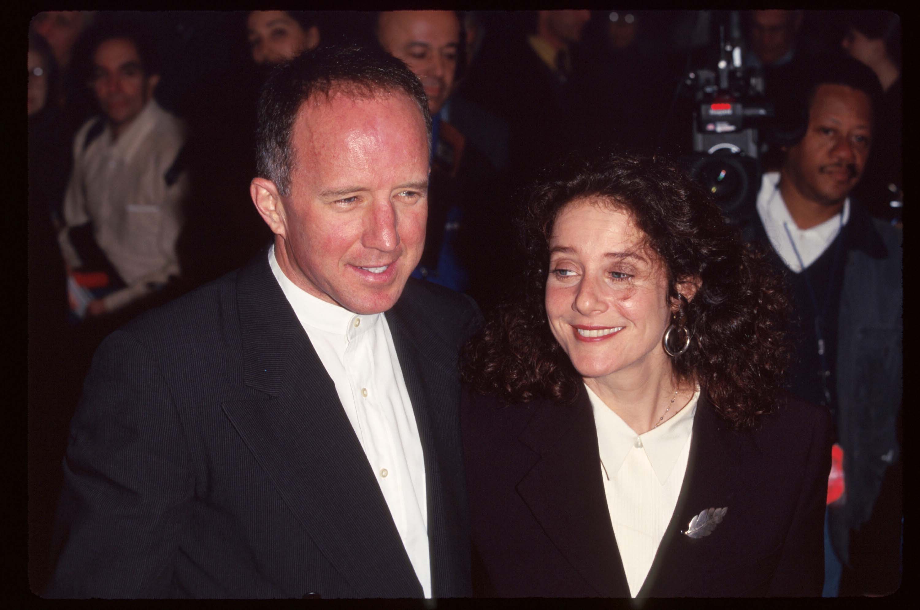 Arliss Howard y la actriz en el estreno de "The Man Who Captured Eichmann" el 7 de noviembre de 1996, en Nueva York | Fuente: Getty Images