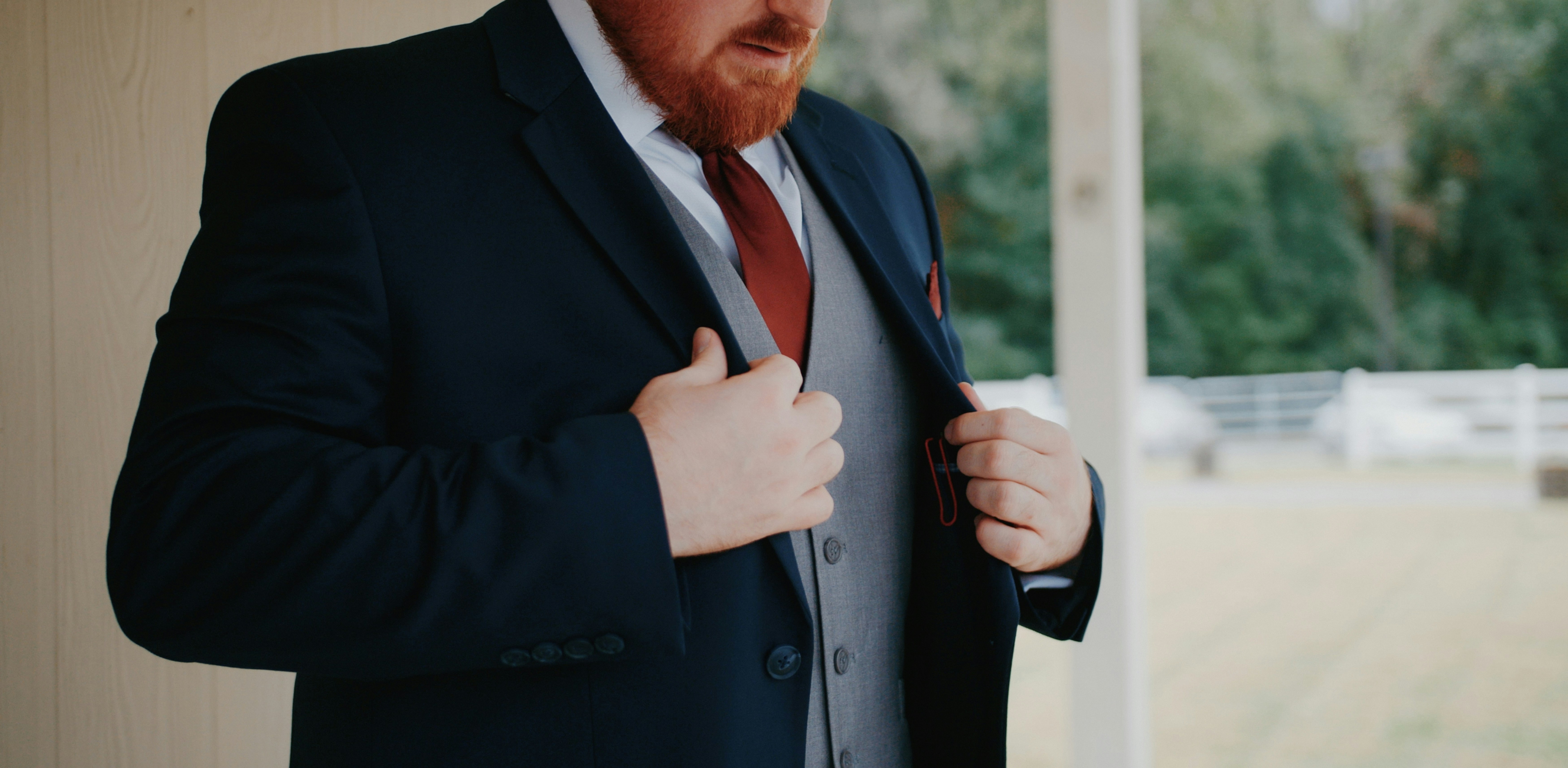 Hombre con traje | Fuente: Unsplash