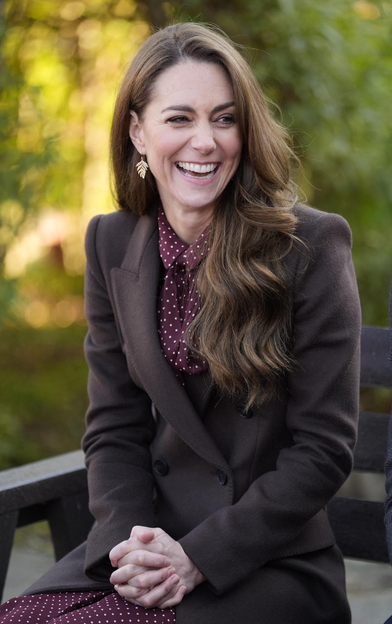 La princesa Kate reacciona mientras habla a los servicios de emergencia en el Centro Comunitario de Southport, en Southport, Inglaterra, el 10 de octubre de 2024 | Fuente: Getty Images