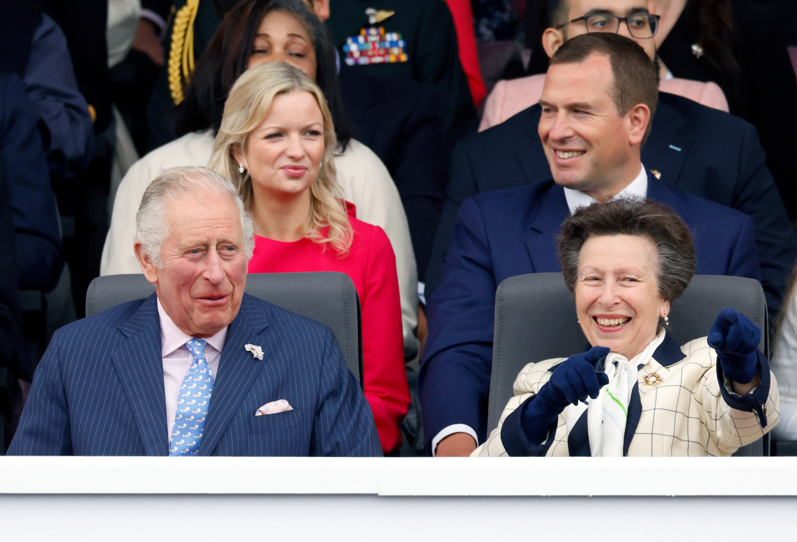 El rey Charles III, la princesa Anne, Lindsay Wallace y Peter Phillips en el Concurso de Platino en The Mall el 5 de junio de 2022 en Londres, Inglaterra | Fuente: Getty Images