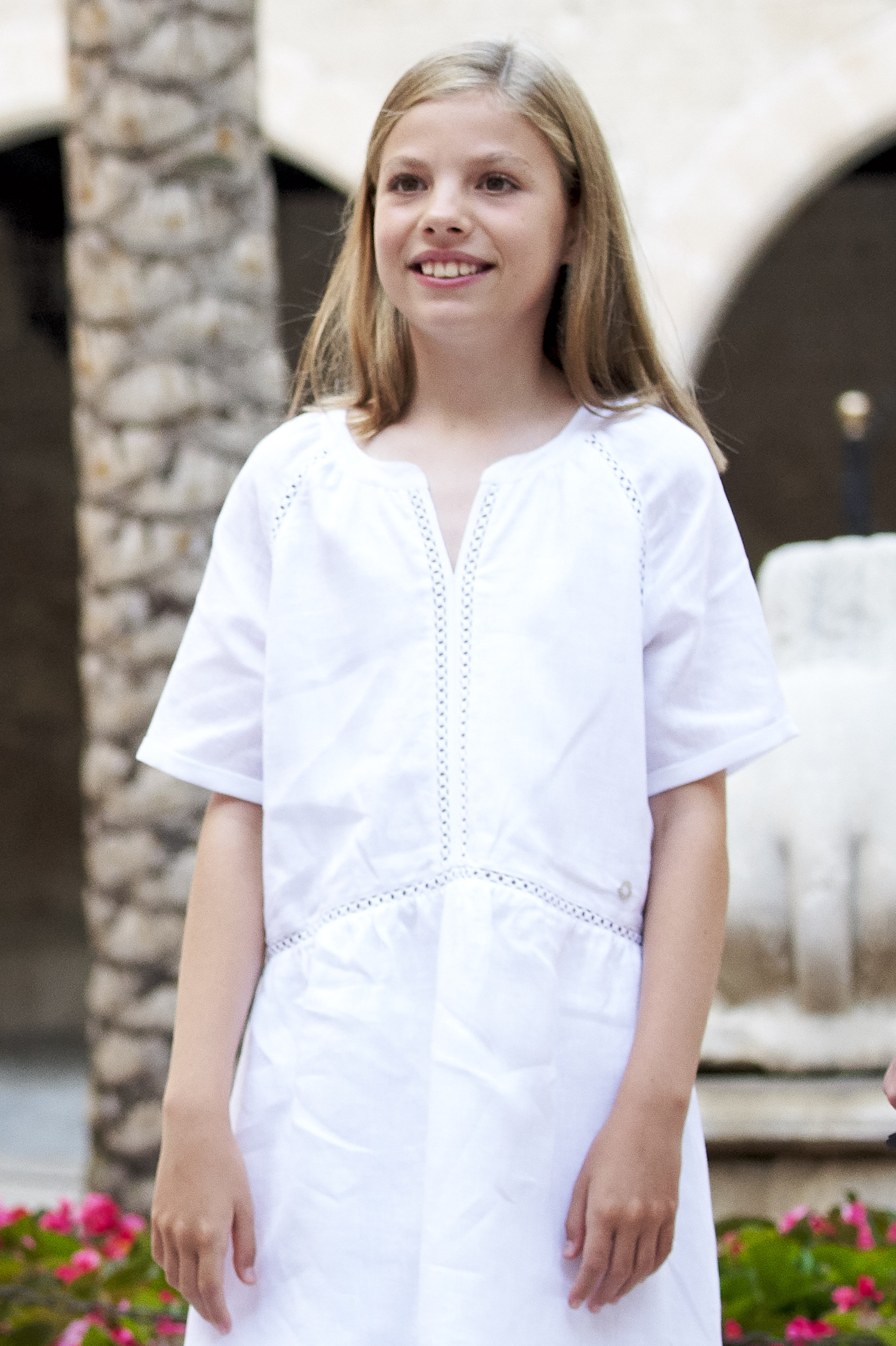 La infanta Sofía de España posa para los fotógrafos durante la sesión de verano en el Palacio de la Almudaina el 29 de julio de 2018 en Palma de Mallorca, España.