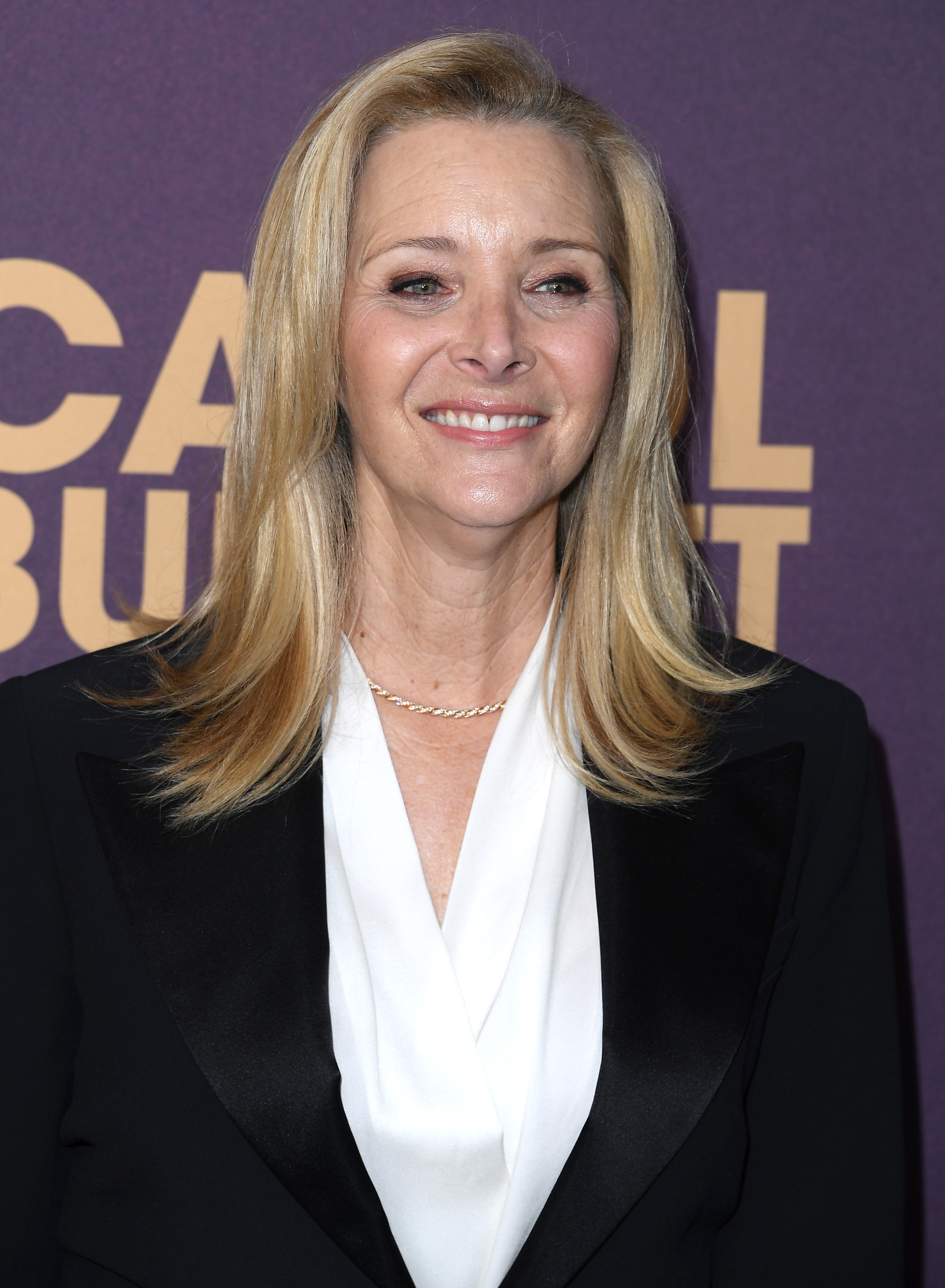 Lisa Kudrow llega al especial de cumpleaños de la NBC "Carol Burnett: 90 Years Of Laughter + Love" en Los Ángeles, California, el 2 de marzo de 2023 | Fuente: Getty Images