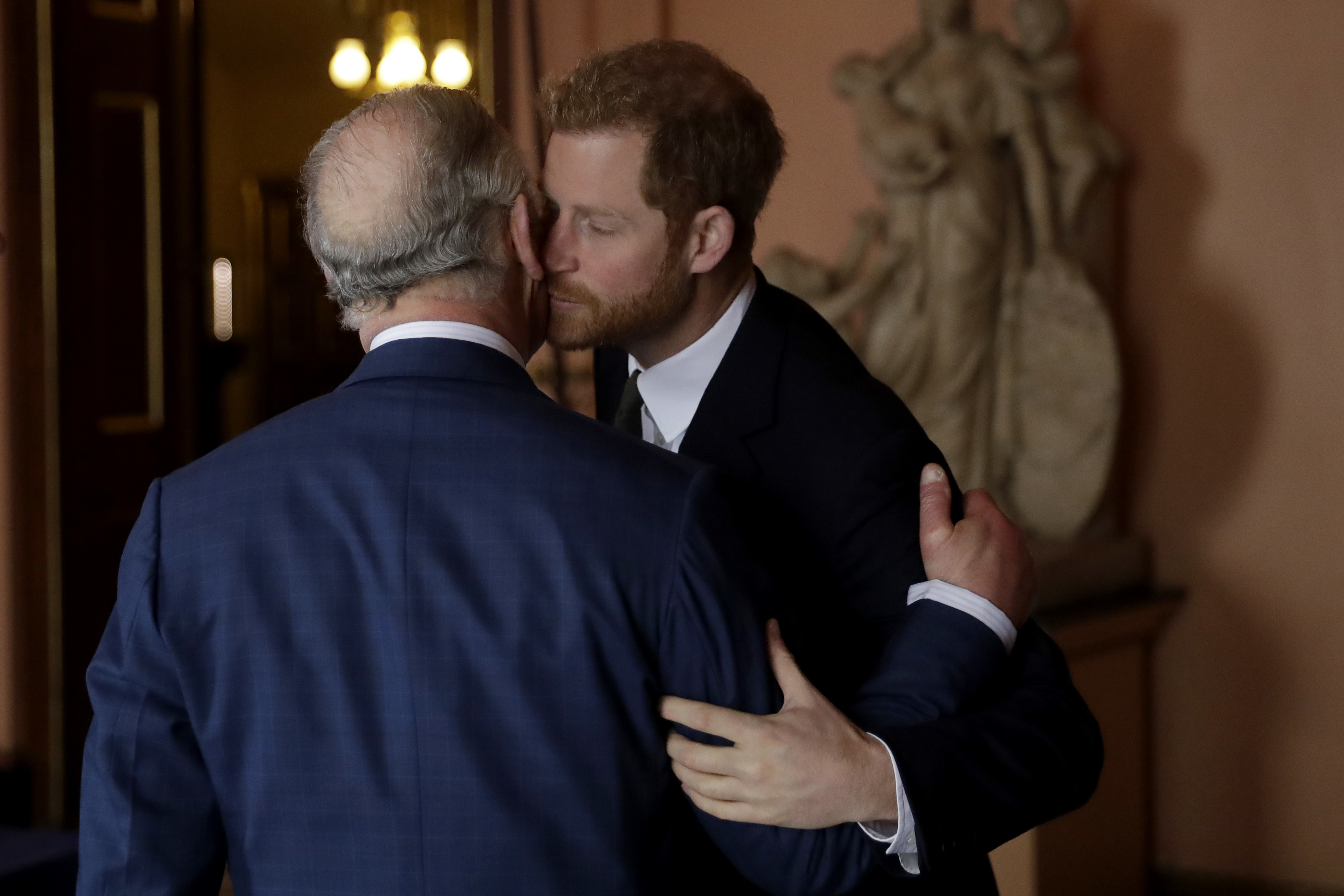 El rey Charles III y el príncipe Harry en la reunión del "Año Internacional del Arrecife" en Londres, Inglaterra, el 14 de febrero de 2018 | Fuente: Getty Images