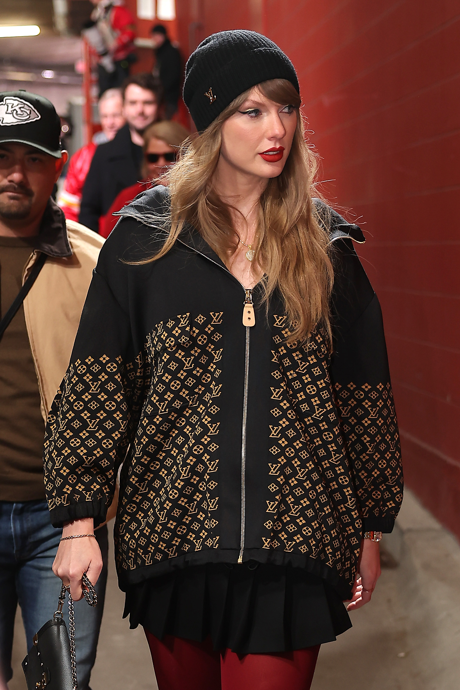 Taylor Swift en el estadio Arrowhead para apoyar al equipo de su novio, Travis Kelce, en el partido del Campeonato de la AFC | Fuente: Getty Images