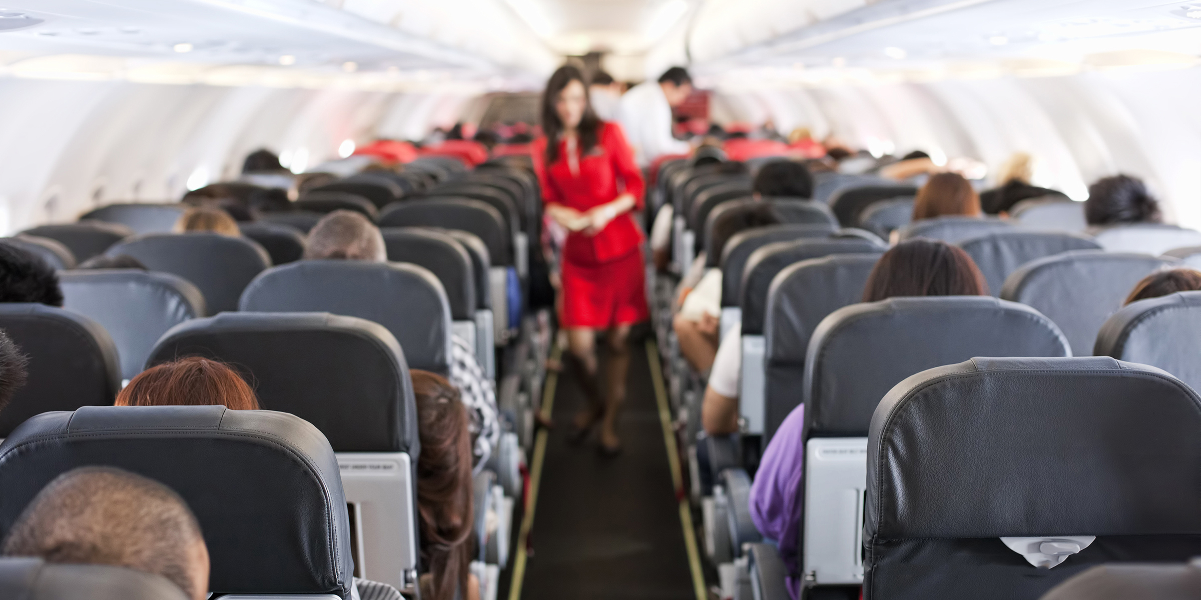 Gente en un avión | Foto: Getty Images