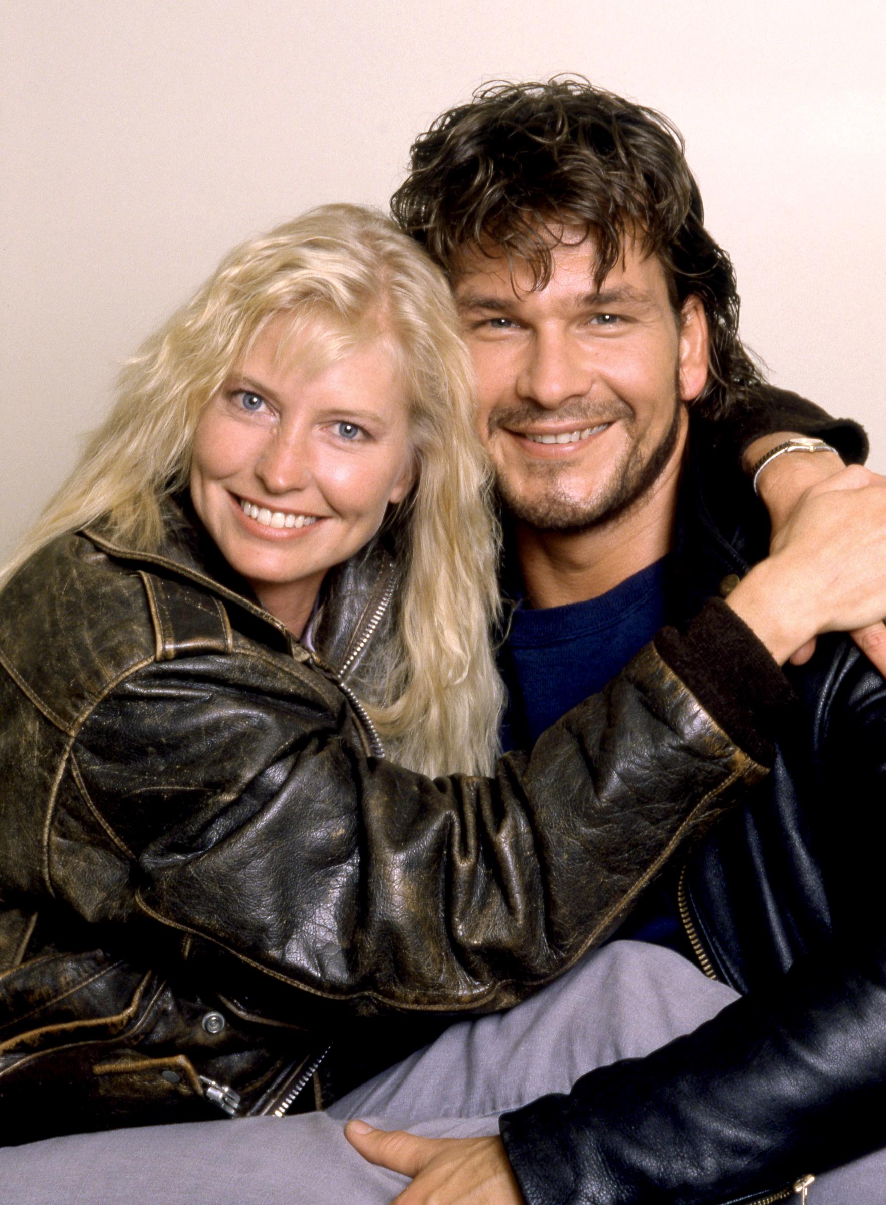 Lisa Niemi y Patrick Swayze posan para un retrato en Nueva York, en mayo de 1987 | Fuente: Getty Images