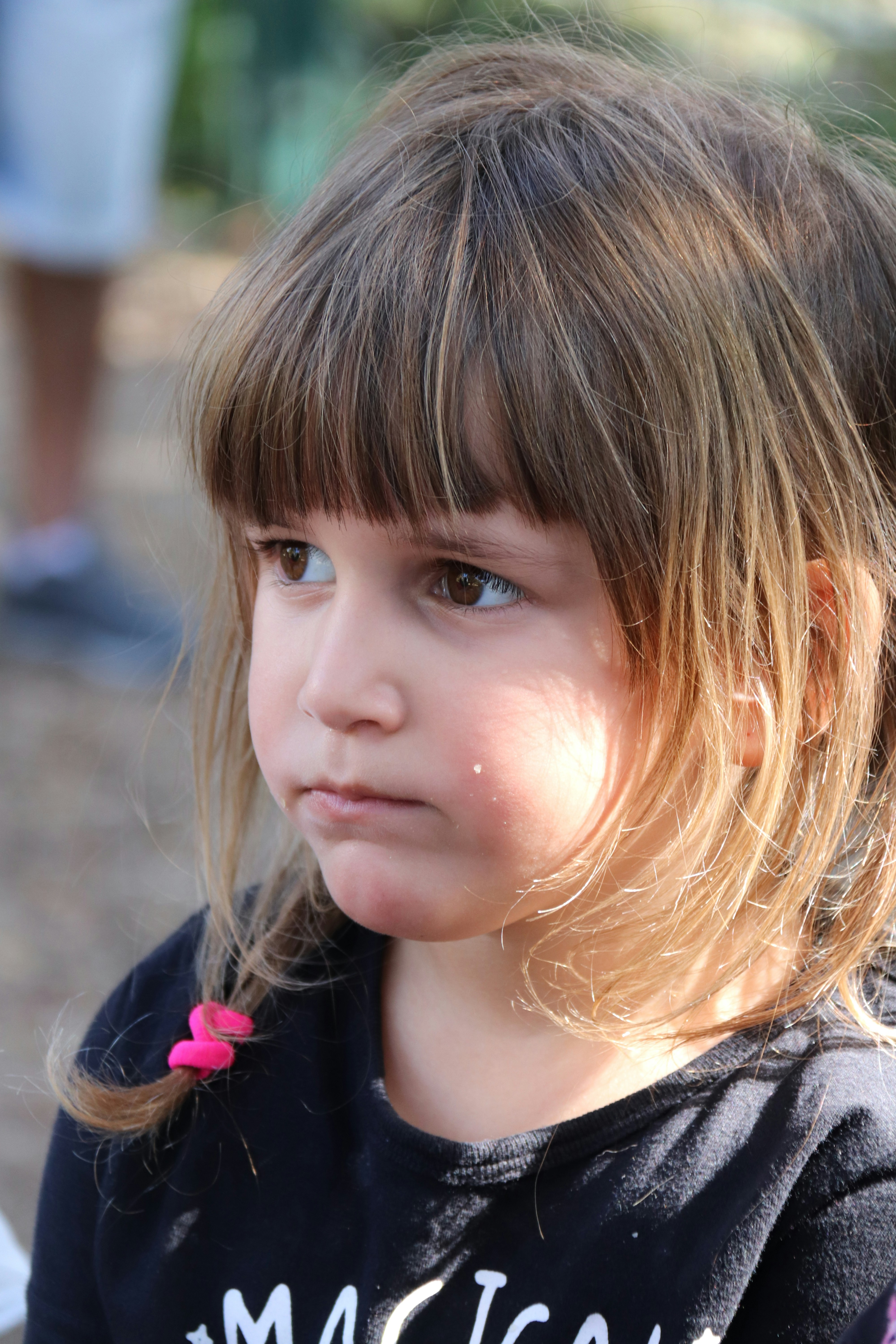 Una niña pensativa | Fuente: Unsplash