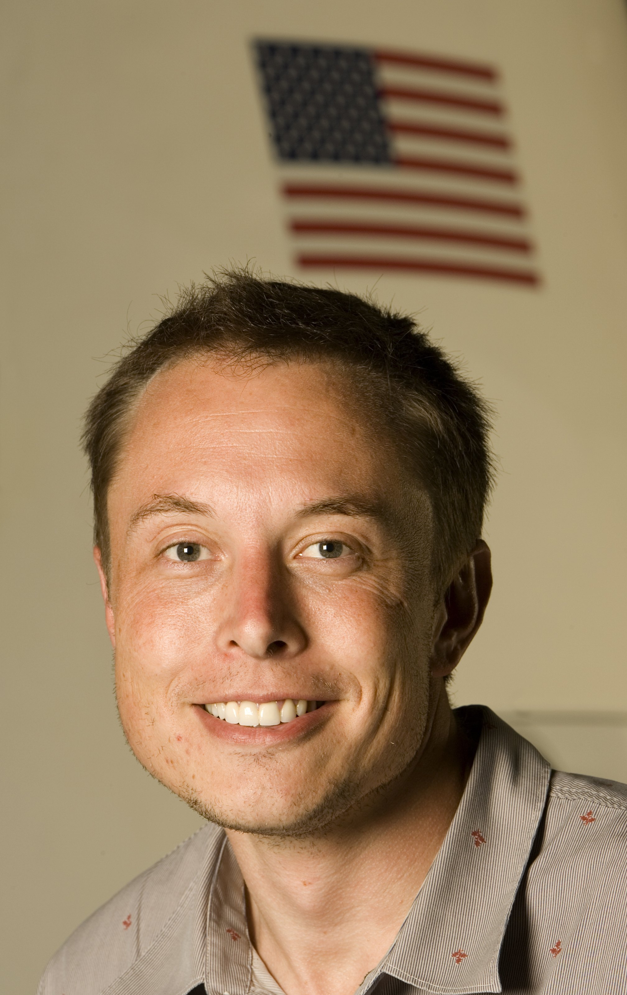 Un retrato de Elon Musk el 25 de julio de 2008, en Los Ángeles, California. | Fuente: Getty Images