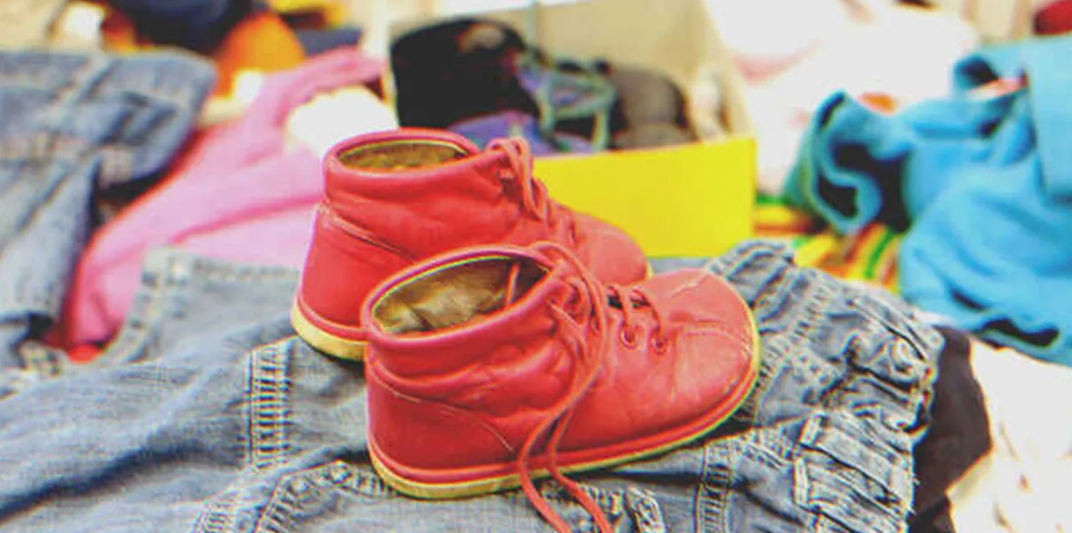 Un par de zapatitos rojos de bebé | Foto: Shutterstock