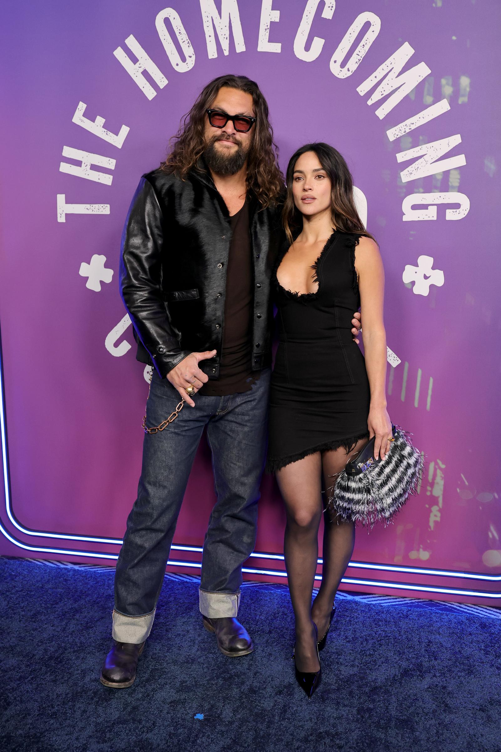 Jason Momoa y Adria Arjona asisten al