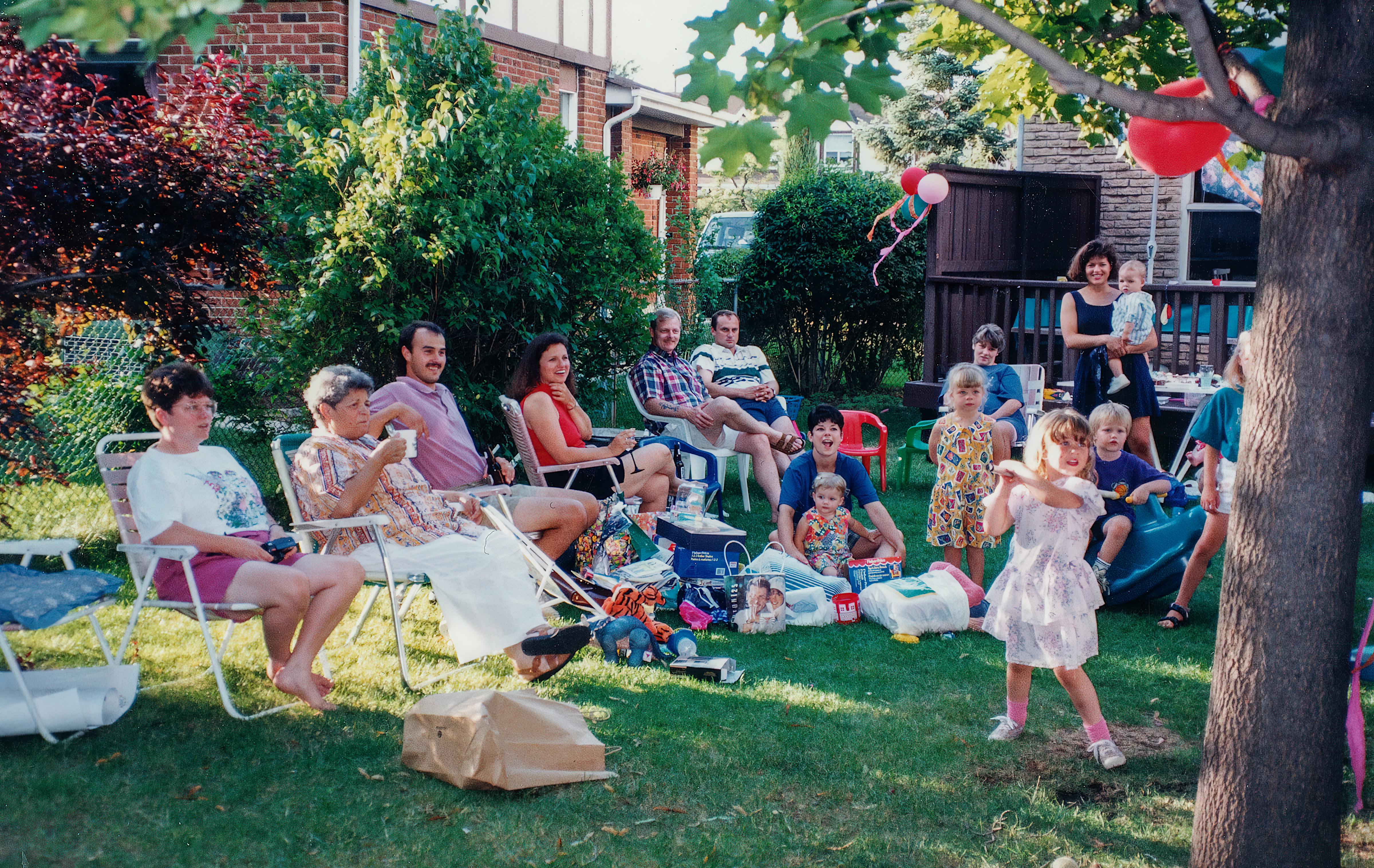 Una fiesta en el patio trasero | Fuente: Pexels