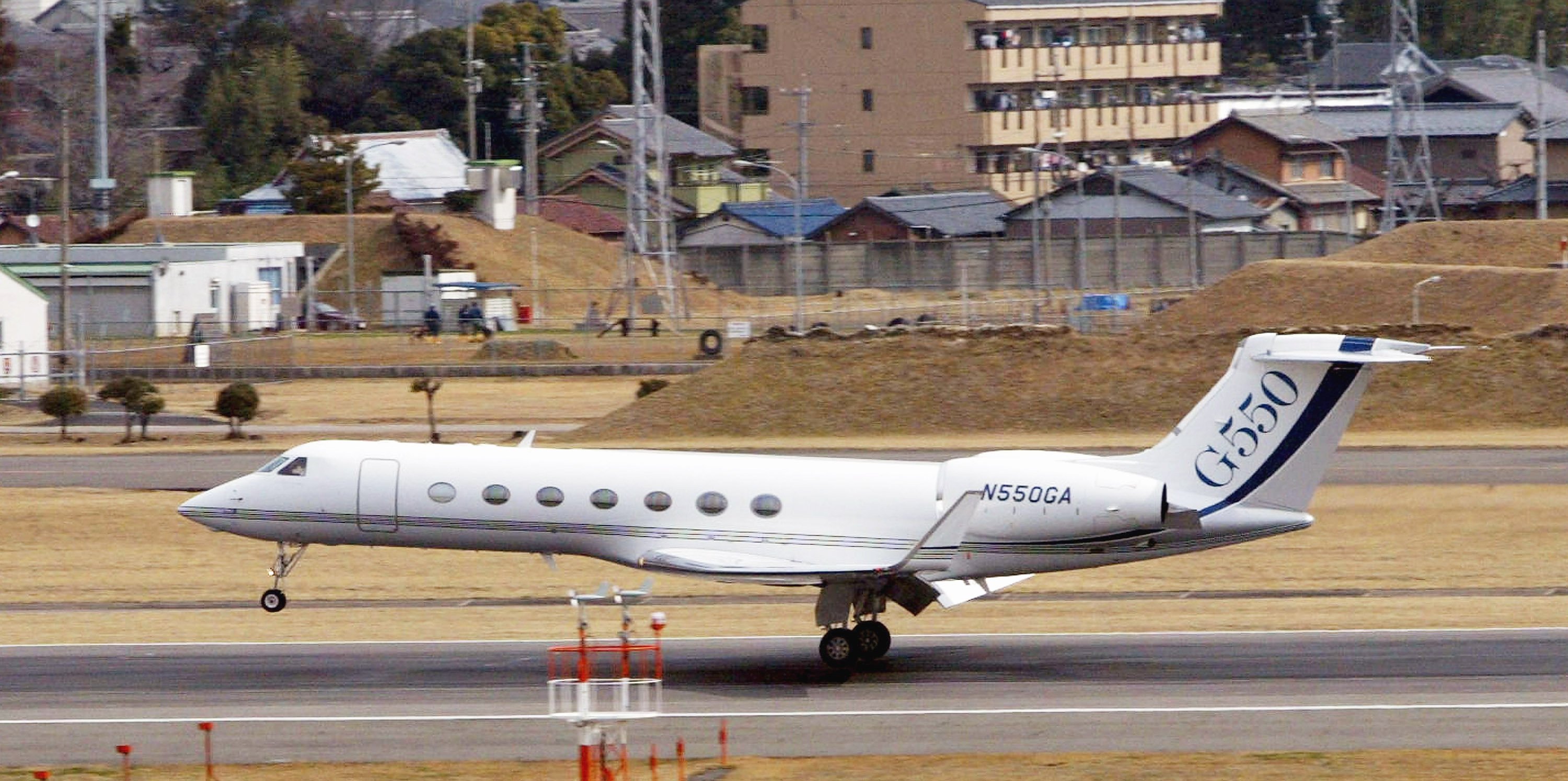 Avión Gulfstream G550 aterrizando en Nagoya, Japón en marzo de 2004. | Foto: Getty Images