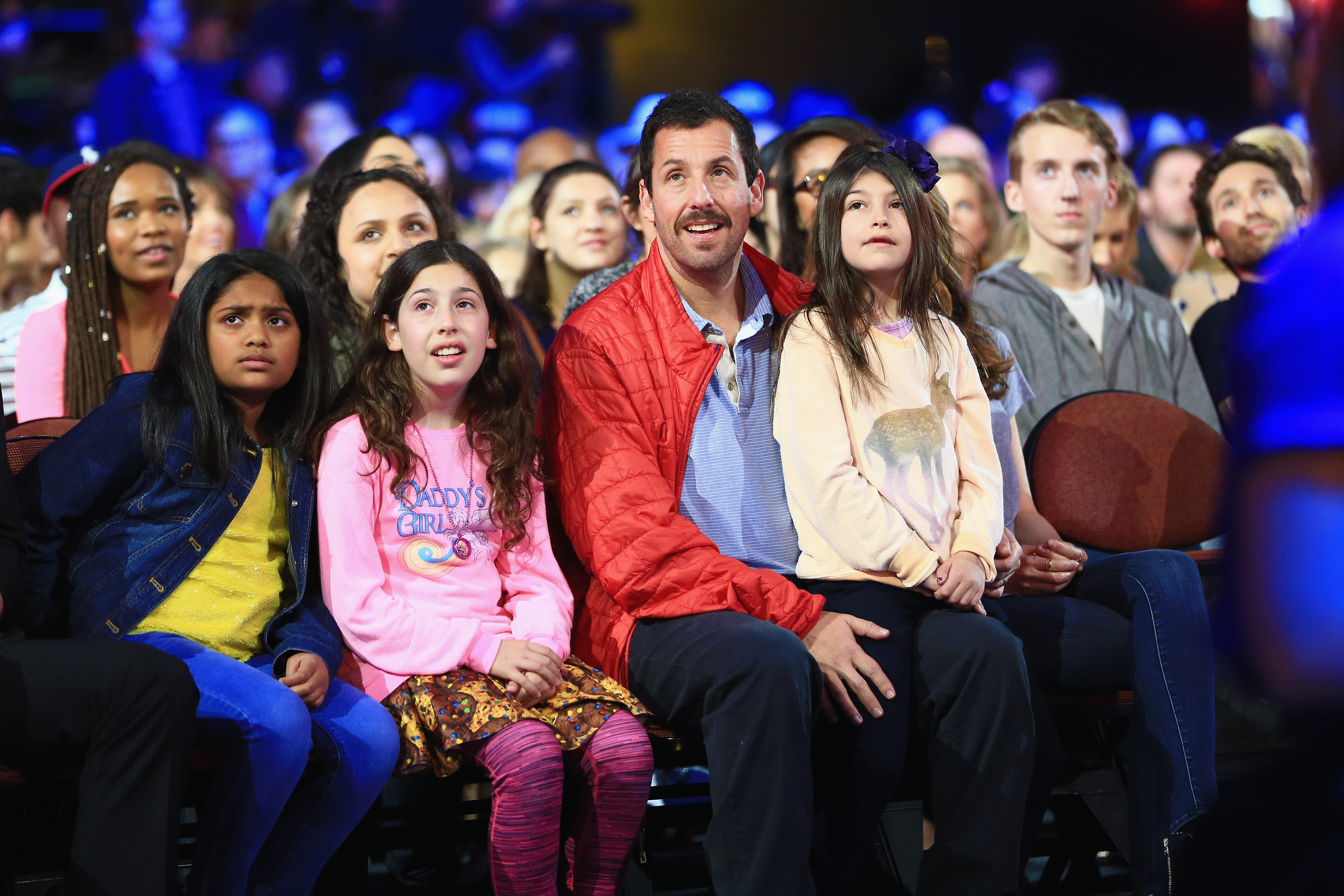 Sadie, Adam y Sunny Sandler en los Kids' Choice Awards de Nickelodeon en California el 12 de marzo de 2016 | Fuente: Getty Images