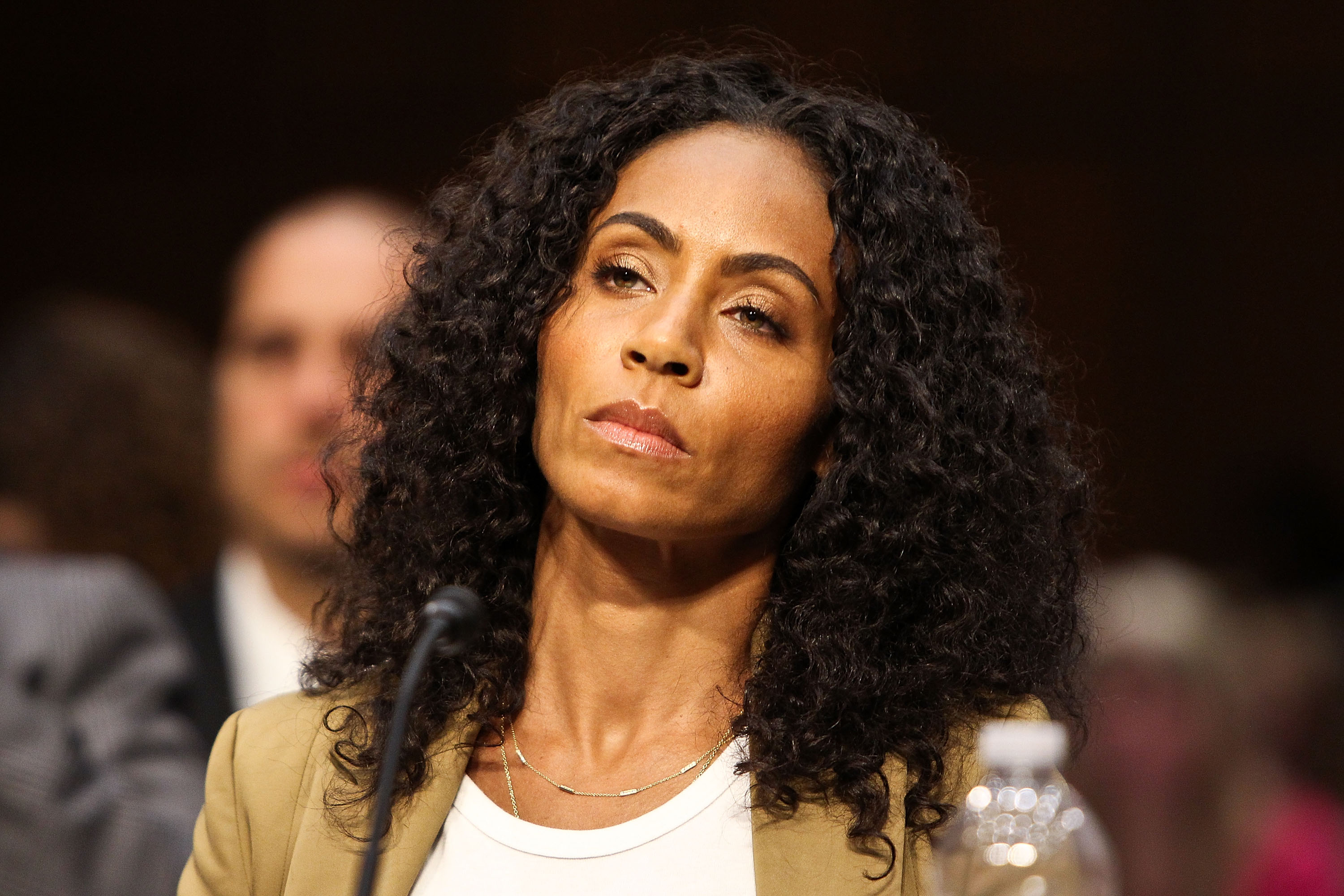 Jada Pinkett Smith escucha un testimonio en la audiencia del Comité "Los próximos diez años en la lucha contra la trata de seres humanos: Atacar el problema con las herramientas adecuadas" en el Hart Senate Office Building el 17 de julio de 2012 en Washington, DC. | Fuente: Getty Images