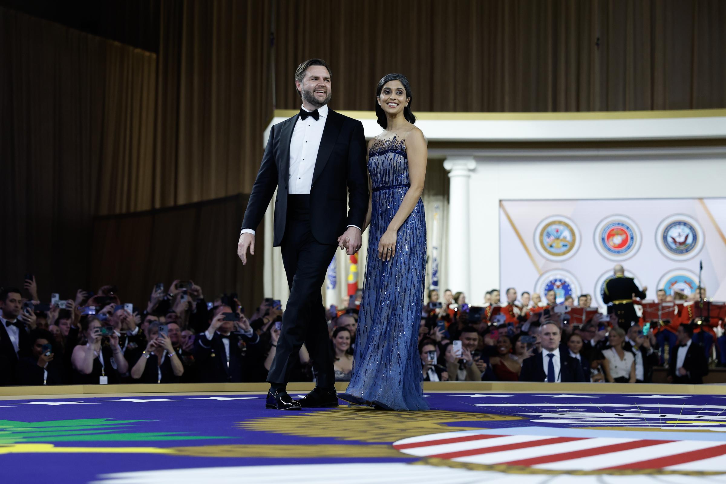 El vicepresidente J.D. Vance y su esposa Usha en el Baile del Comandante en Jefe | Fuente: Getty Images