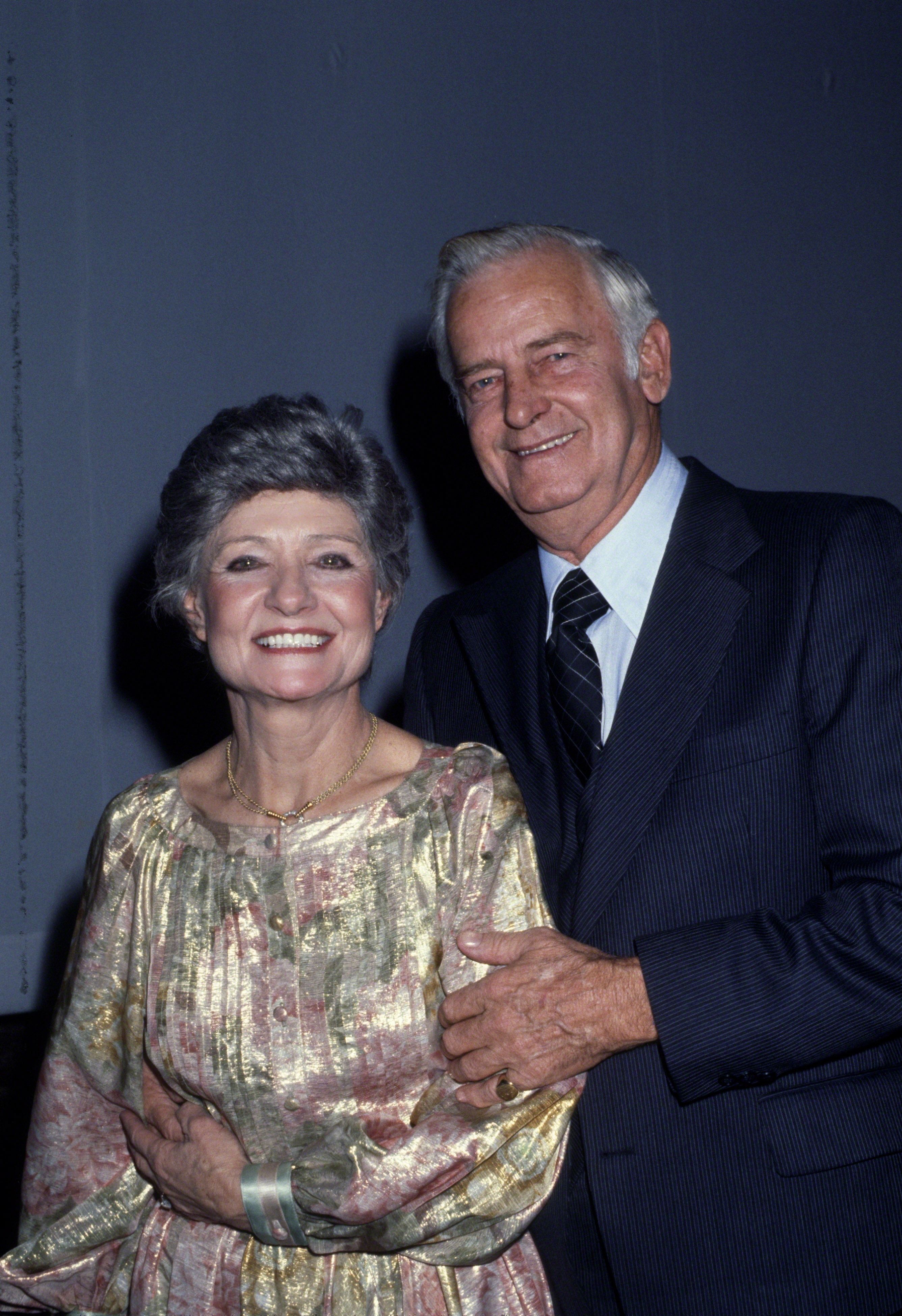 Pauline Evans y James Fawcett, padres de Farrah Fawcett, hacia 1978 en Nueva York. | Foto: Getty Images