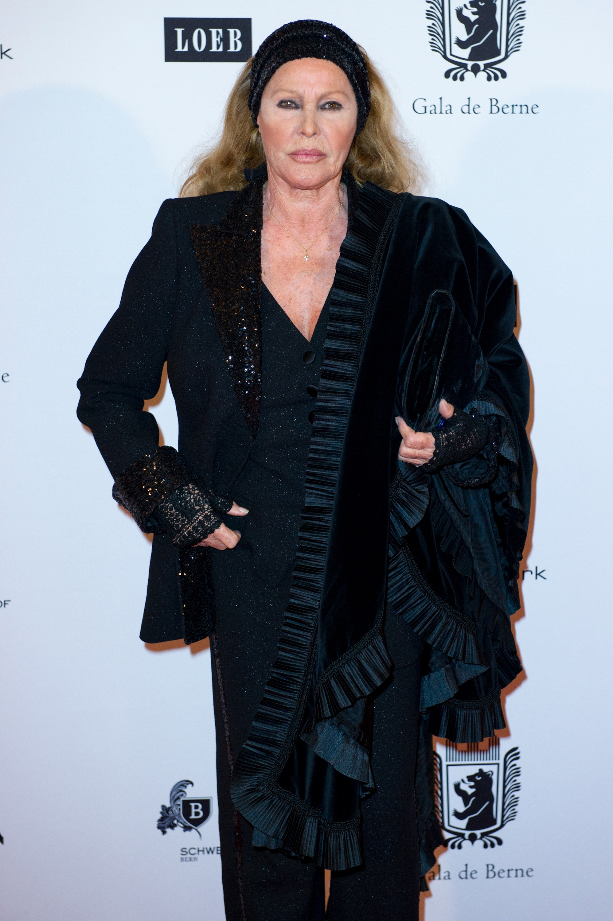 Ursula Andress asiste a la Gala de Berna en su honor para celebrar los 50 años de las películas de James Bond celebrada en Berna, Suiza, el 3 de noviembre de 2012. | Fuente: Getty Images