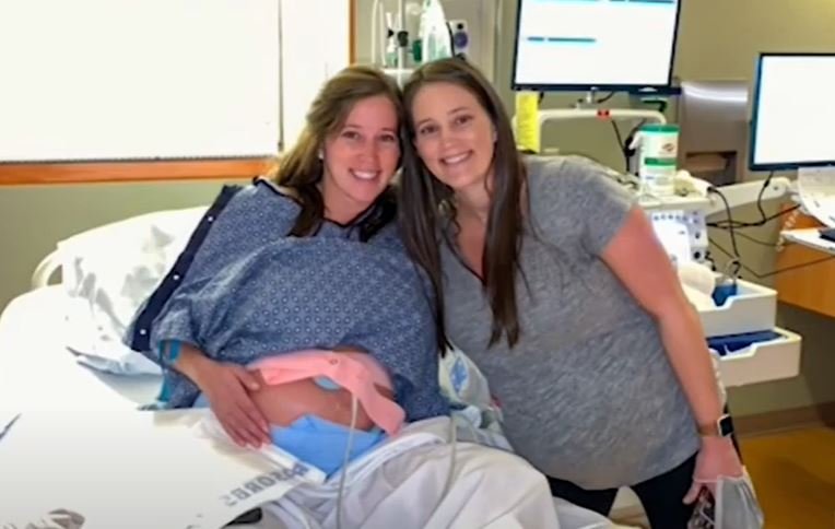 Autumn Shaw y Amber Tramontana en el hospital. | Foto: Captura de Youtube/WATE 6 On Your Side