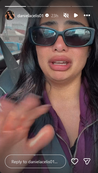 Daniela Celis contando el incómodo momento que pasó en la vía pública tras sufrir un inesperado problema en su camioneta | Fuente: Instagram Stories/danielacelis01