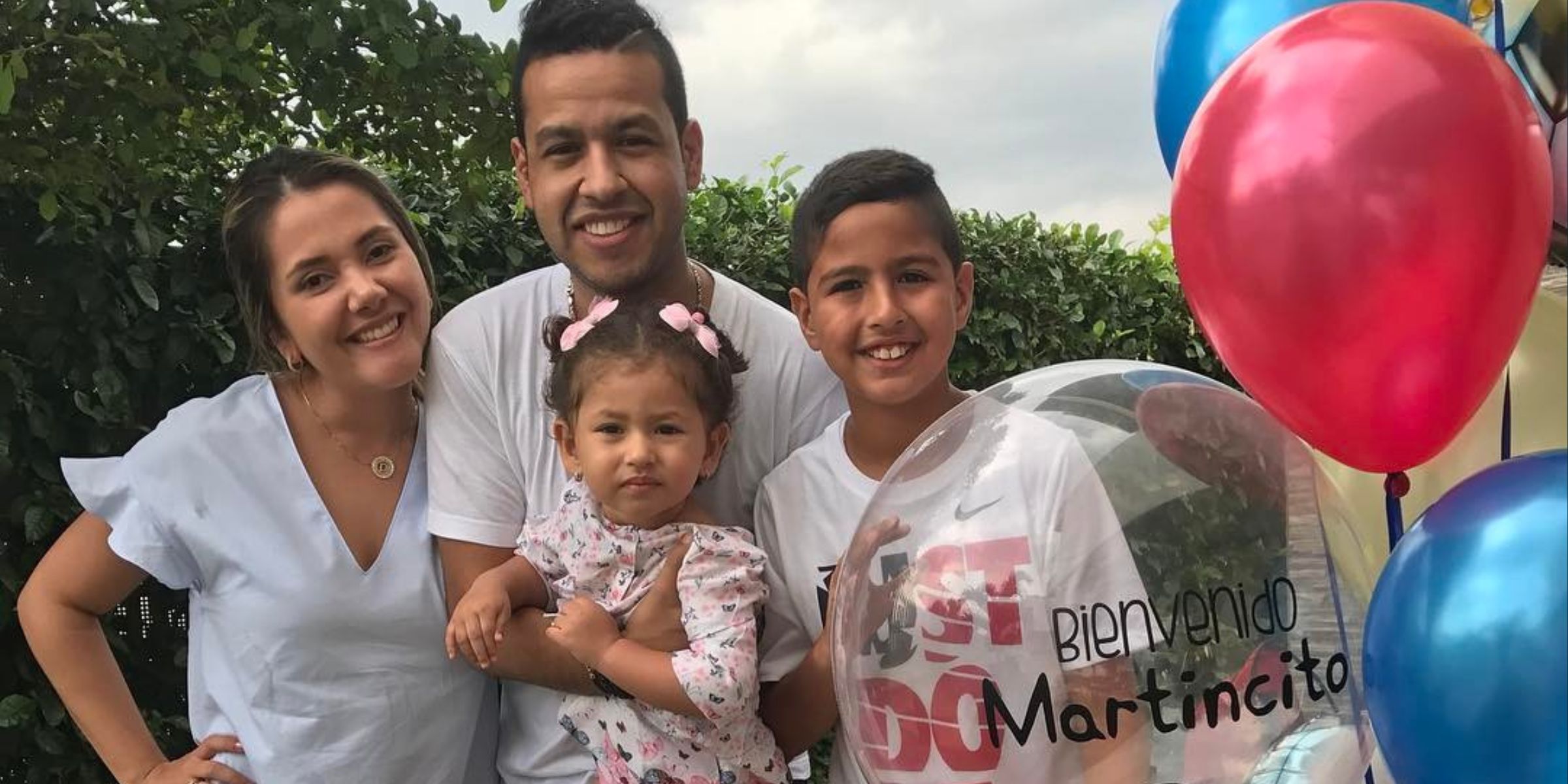 Dayana Jaimes García junto a Martín Elías y sus hijos, Paula y Martín | Fuente: Instagram/martineliasdiaz
