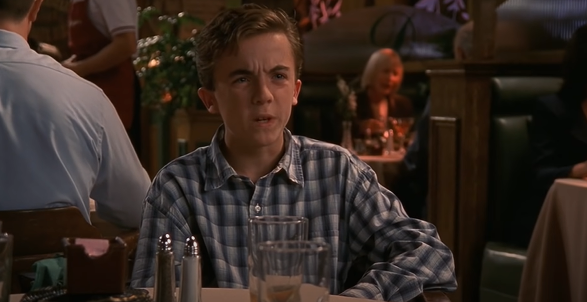 Captura de pantalla de un episodio de "Malcolm in the Middle" mostrando a Frankie Muniz como Malcolm | Fuente: Youtube/Canal 4