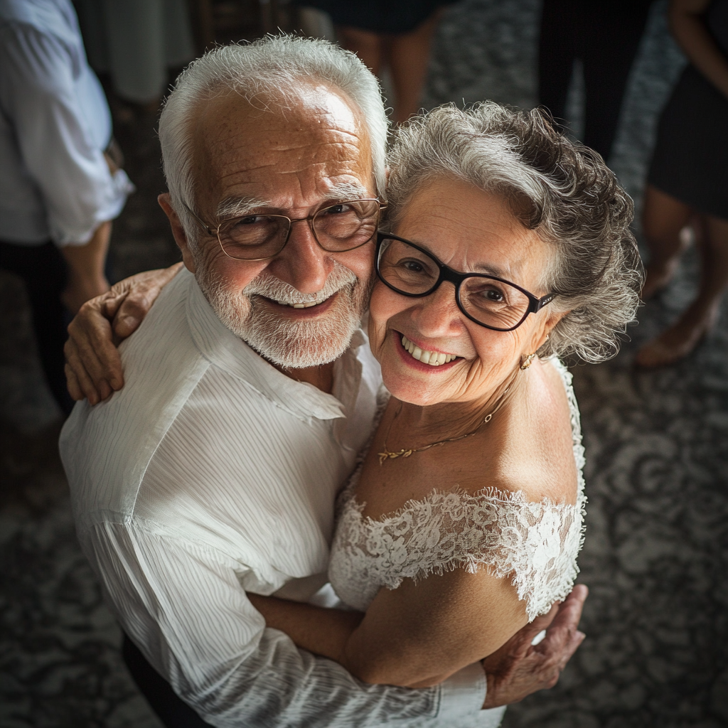 Una feliz pareja de ancianos celebrando su 35 aniversario de boda | Fuente: Midjourney