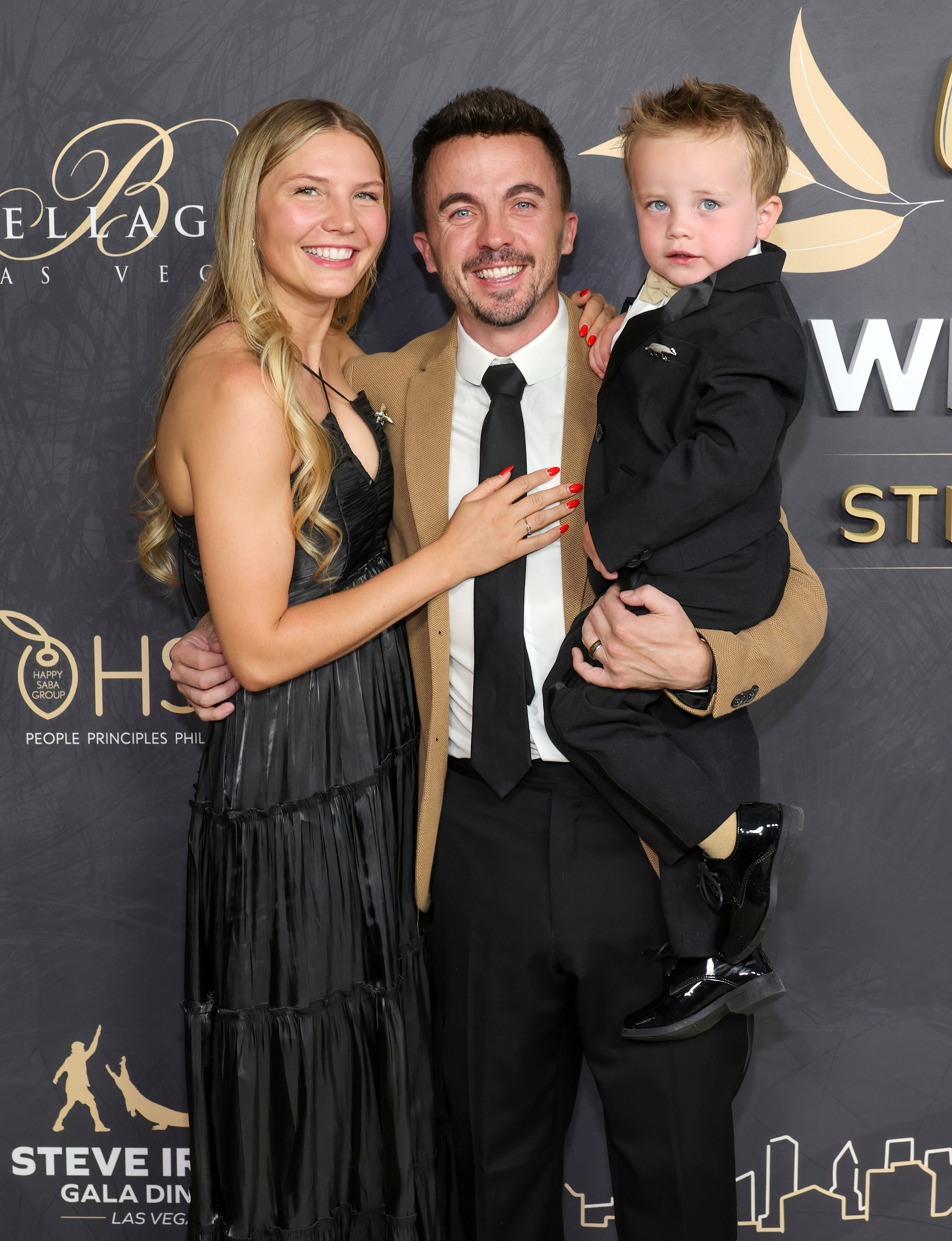 Paige y Frankie Muniz con su hijo Mauz en la Gala Steve Irwin el 11 de mayo de 2024, en Las Vegas, Nevada. | Fuente: Getty Images