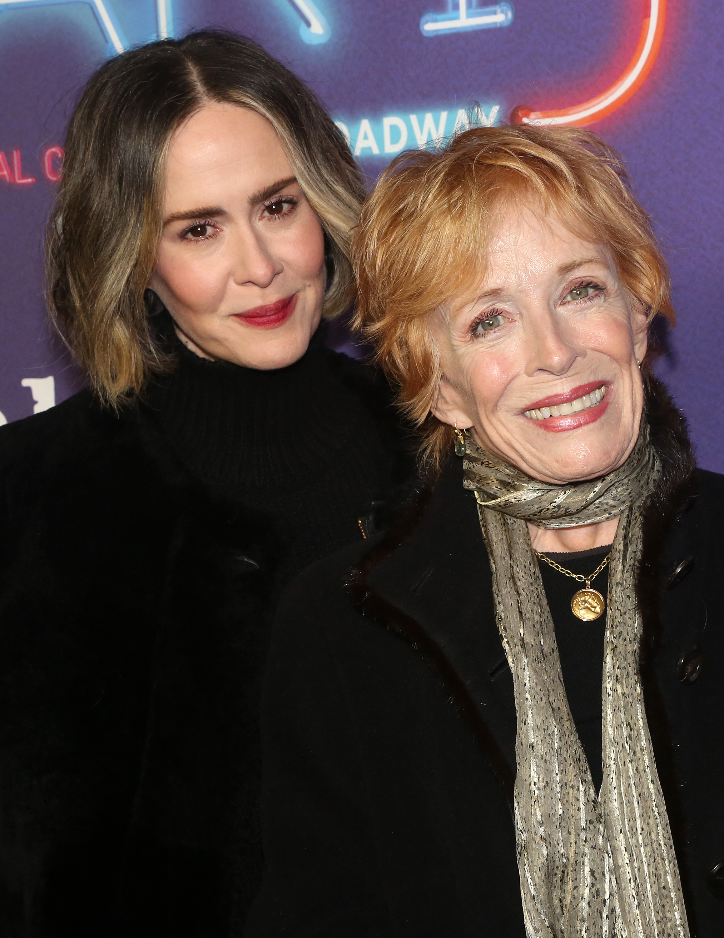 La actriz de "American Gothic" y Holland Taylor en el estreno de "Company" de Stephen Sondheim en Broadway el 9 de diciembre de 2021, en Nueva York. | Fuente: Getty Images