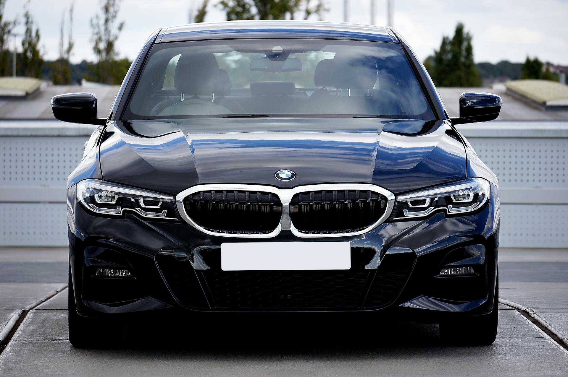 BMW 320D negro | Fuente: Pexels