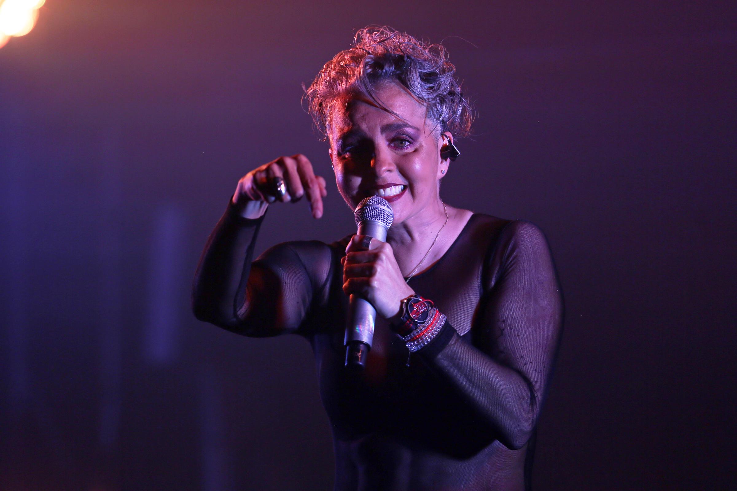La cantante mexicana de Kabah Federica Quijano se presenta en vivo durante un show como parte del “Kabah Por Siempre - USA Tour 2018” en Medusa Night Club el 20 de septiembre de 2018 en Dallas, Texas. | Fuente: Getty Images