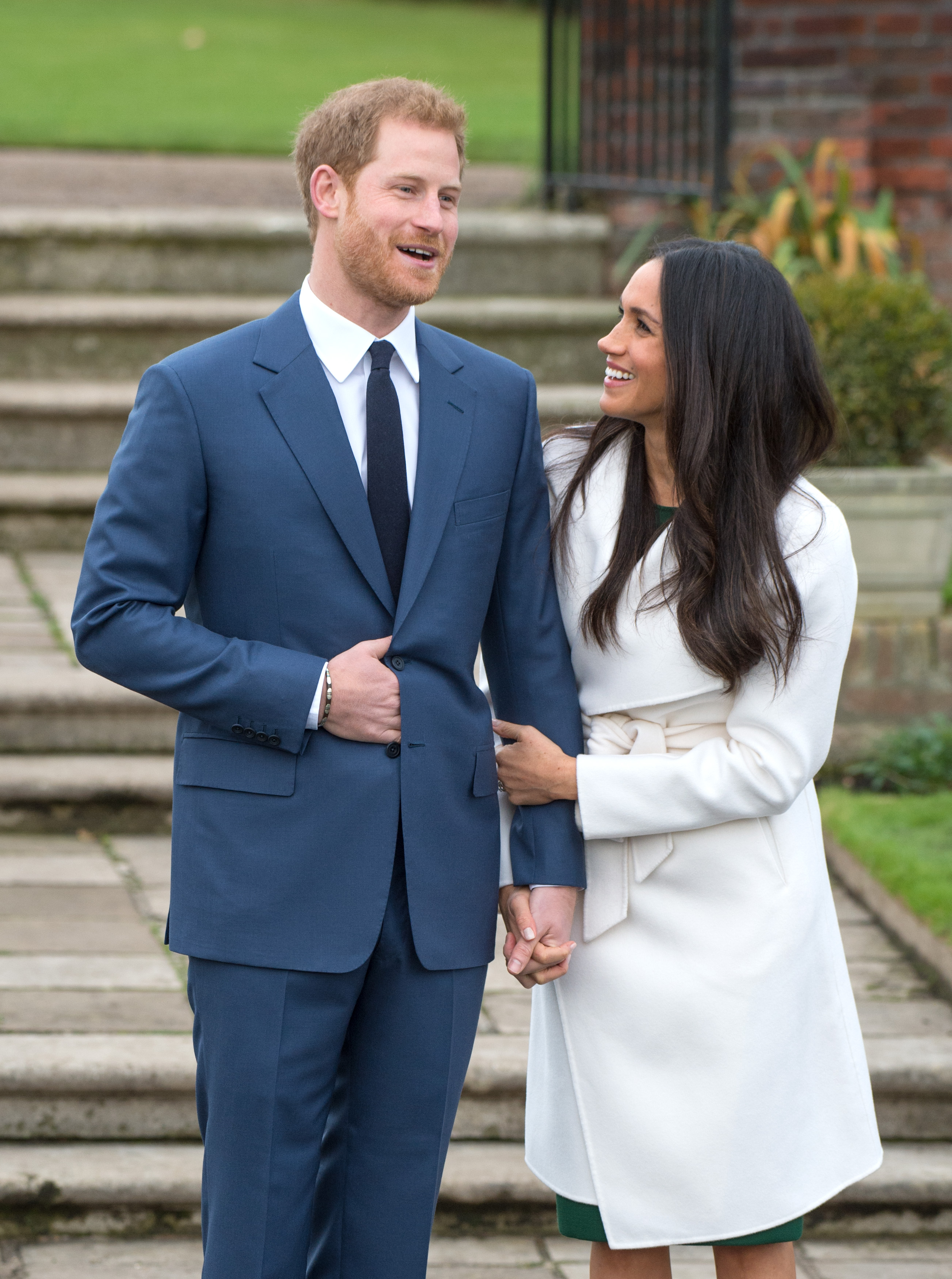 El príncipe Harry y Meghan Markle asisten a un photocall en los Jardines Hundidos el 27 de noviembre de 2017, en Londres, Inglaterra | Fuente: Getty Images