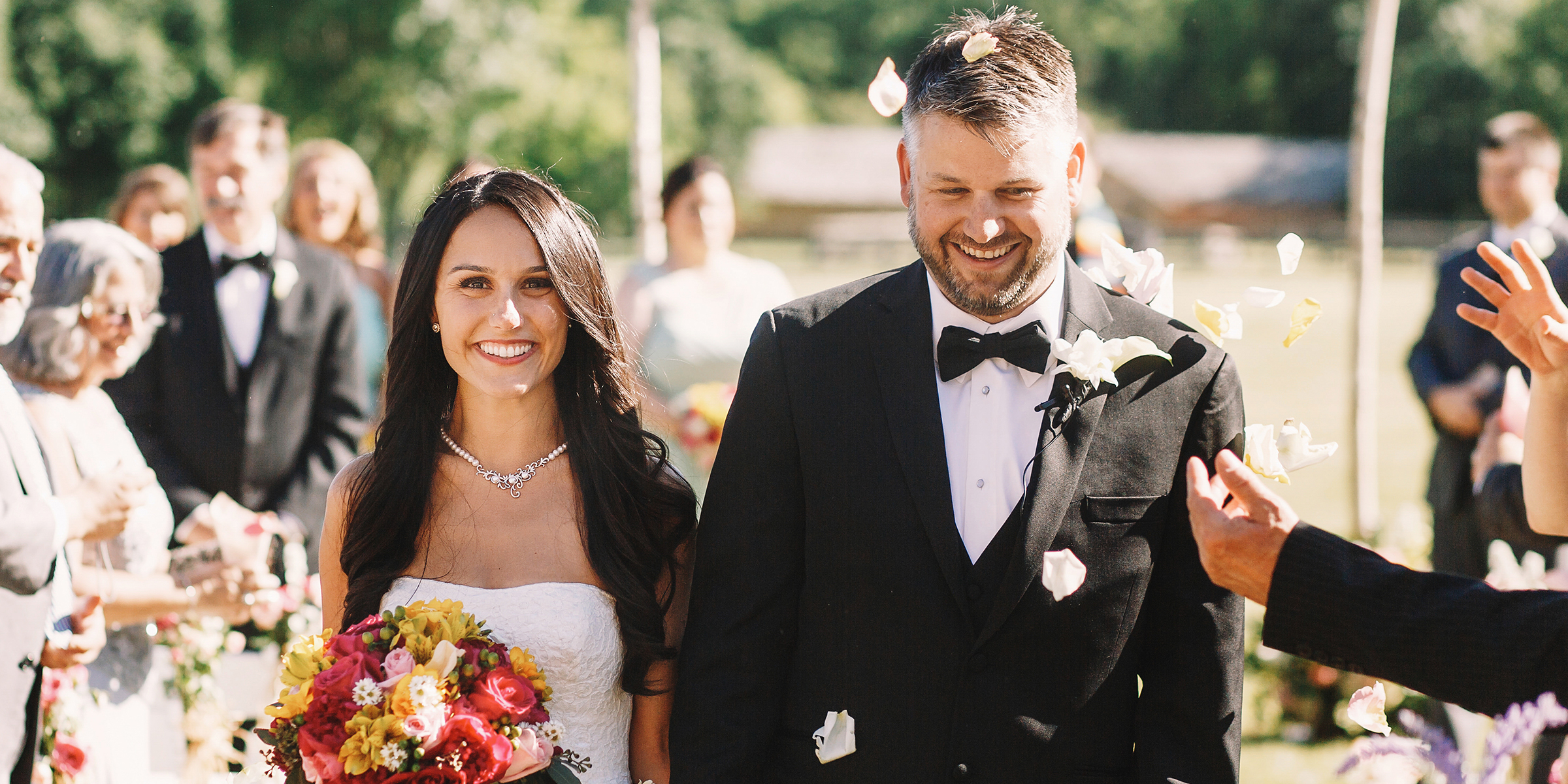 Una pareja de novios el día de su boda | Fuente: Shutterstock