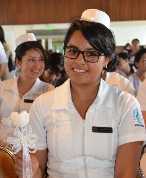 Enfermera junto a otras colegas celebrando. | Imagen: Flickr