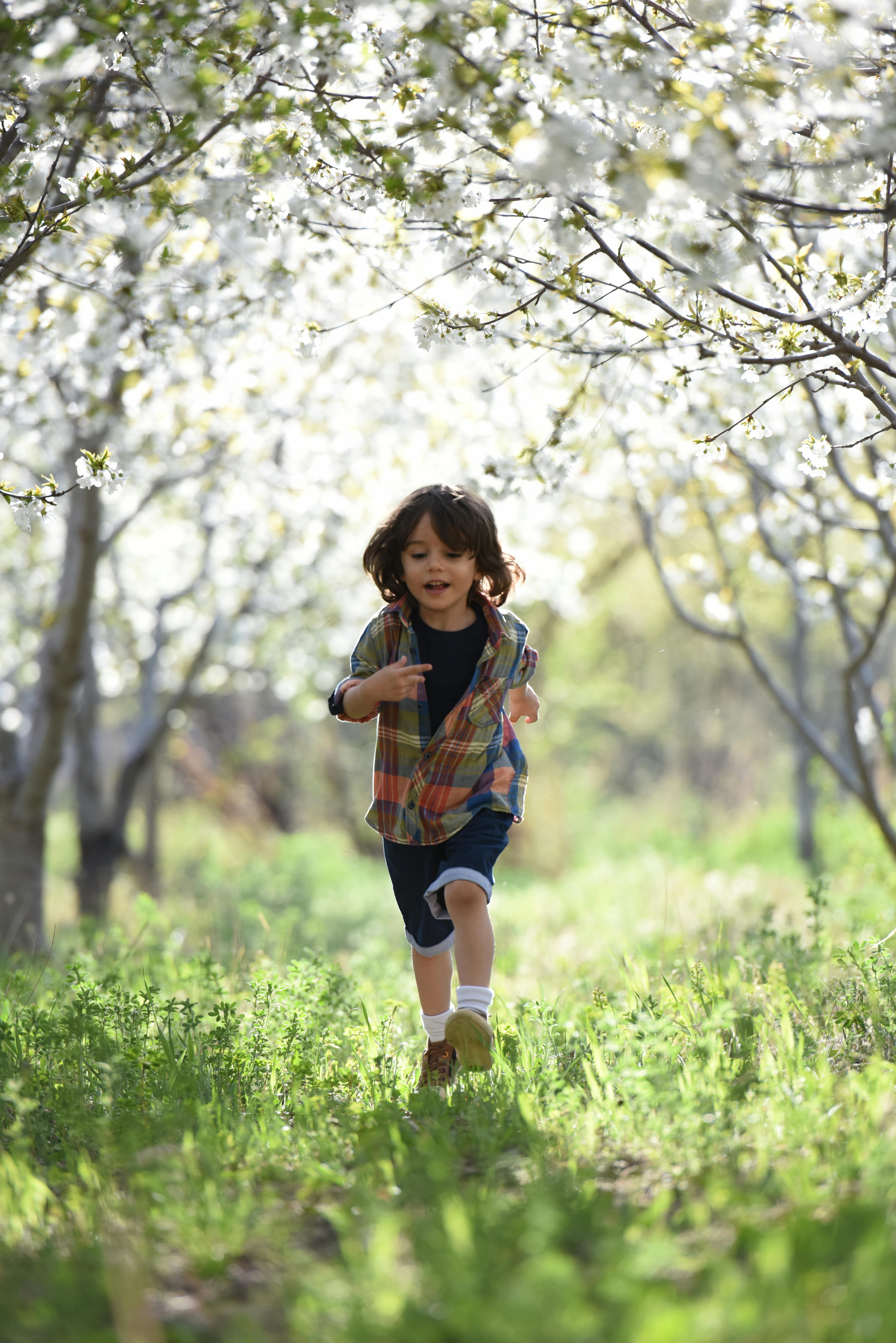 Un niño corriendo | Fuente: Pexels