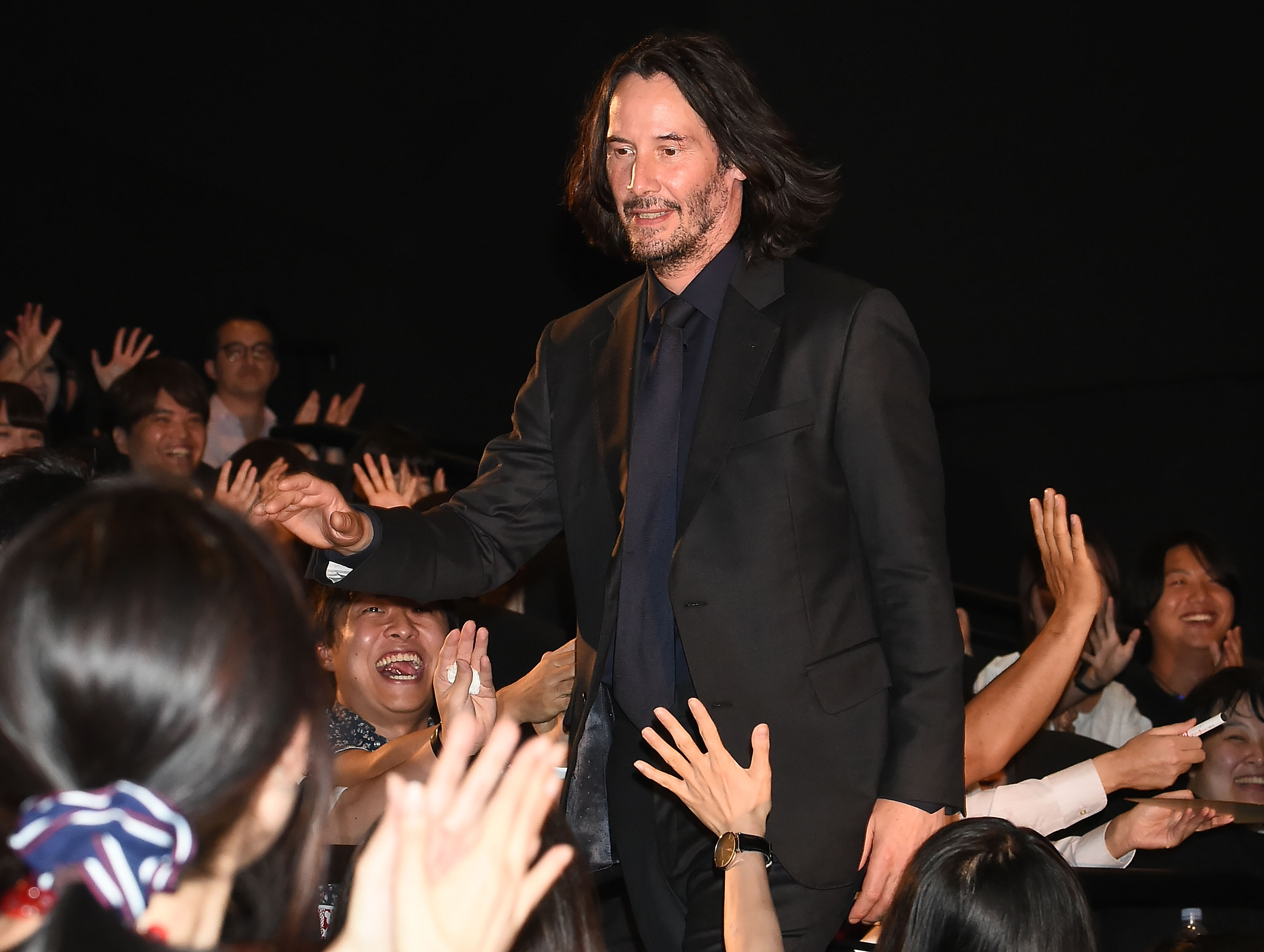 Keanu Reeves en el saludo al escenario del estreno en Japón de "John Wick: Chapter 3 - Parabellum" el 10 de septiembre de 2019. | Fuente: Getty Images