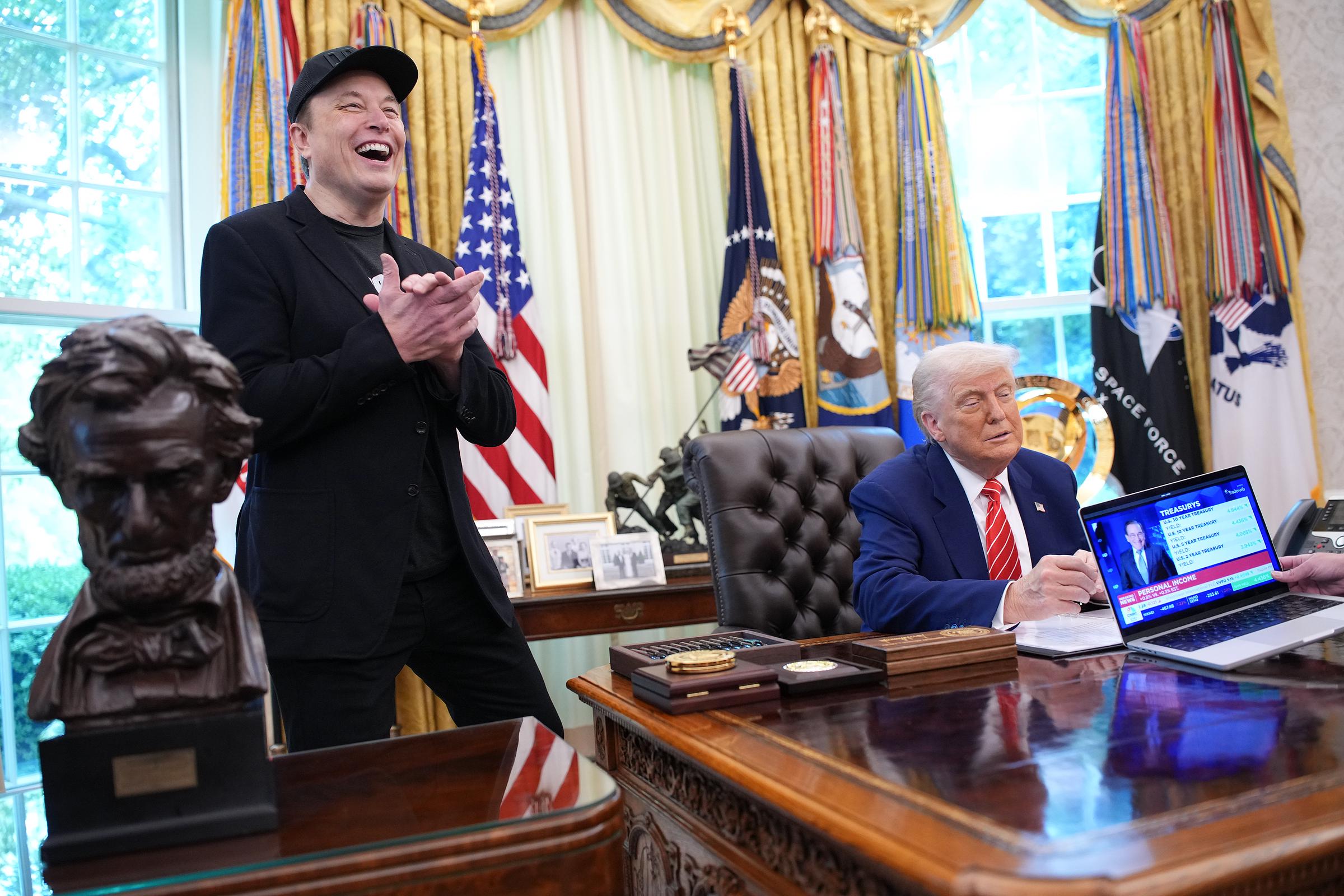 Sólo unos días antes, Musk, que causó sensación en la política estadounidense como audaz aliado del presidente Trump en la reducción de gastos, anunció el 28 de mayo que renunciaba a su cargo en el gobierno para reducir el gasto federal.