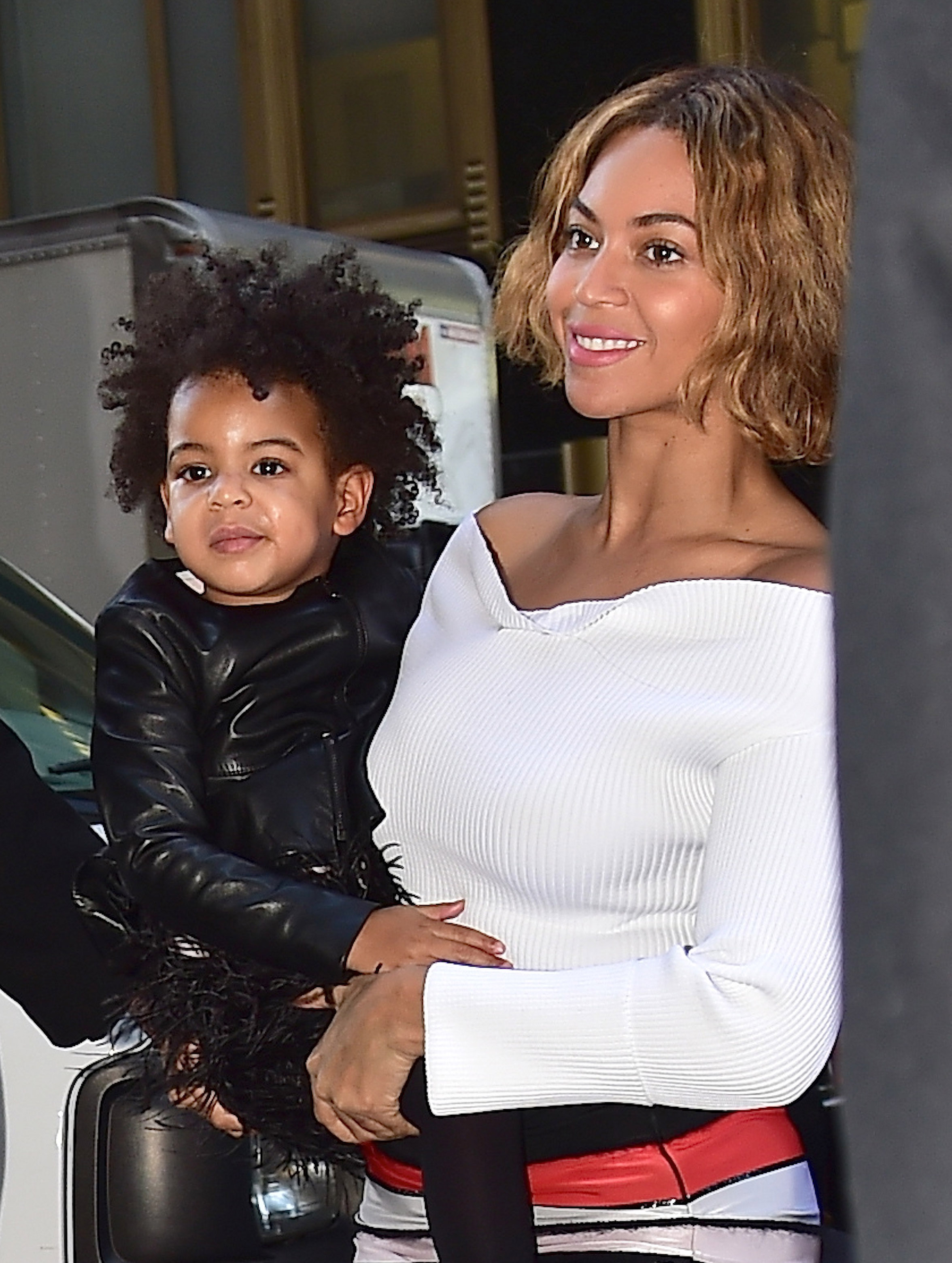 Beyonce Knowles y Blue Ivy Carter fotografiadas en Midtown el 4 de noviembre de 2014, en Nueva York. | Fuente: Getty Images