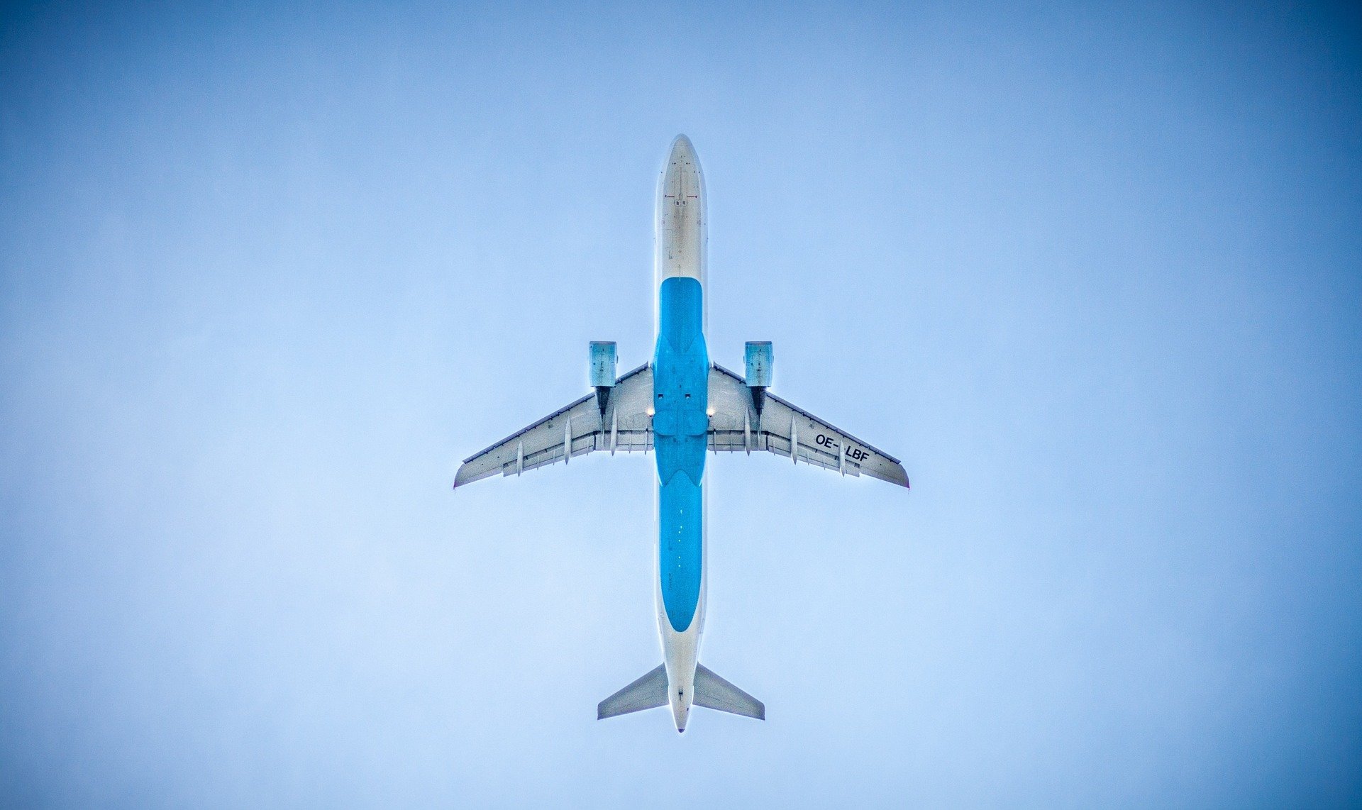 Avión en vuelo. Fuente: Pixabay
