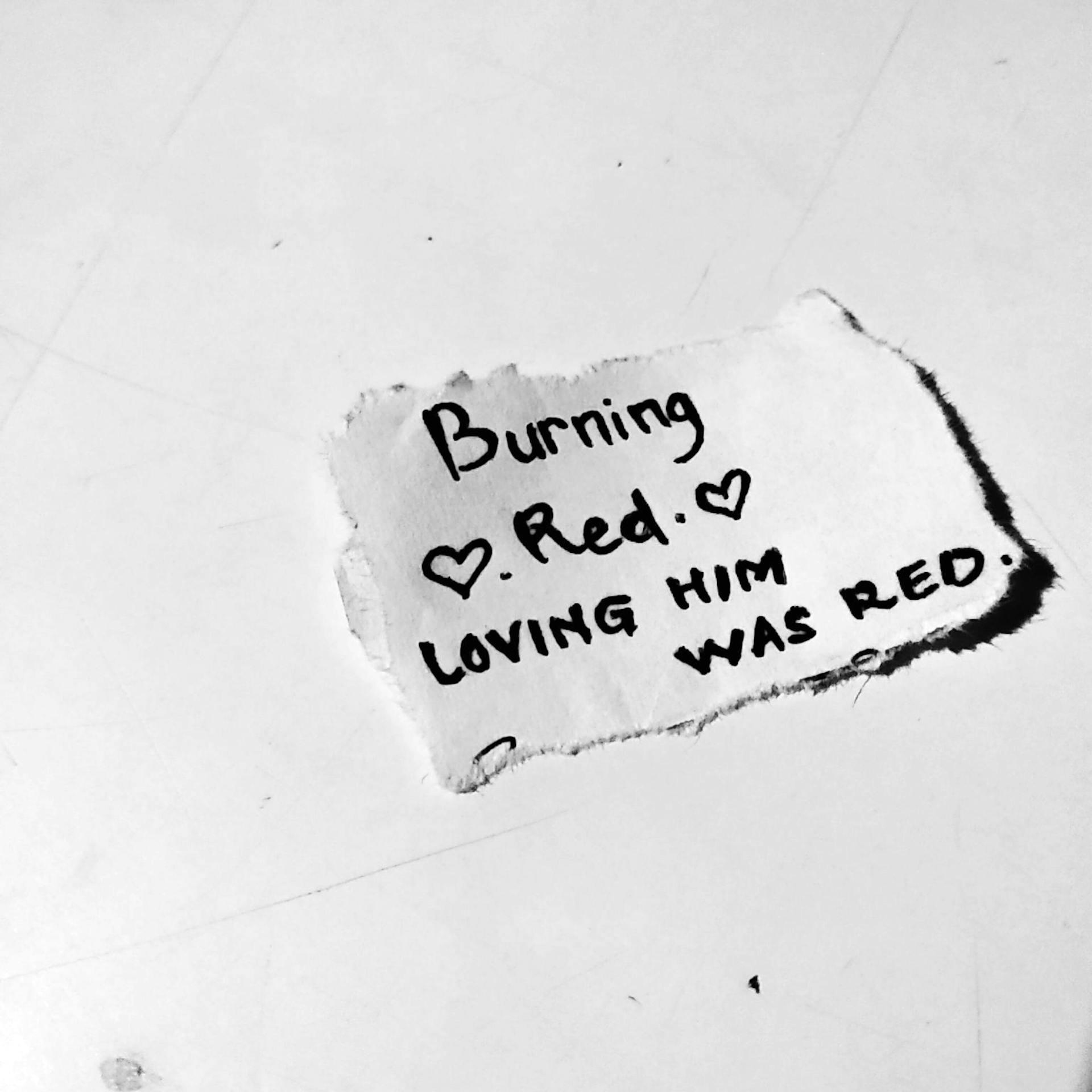 Un mensaje escrito a mano en un trozo de papel | Fuente: Pexels