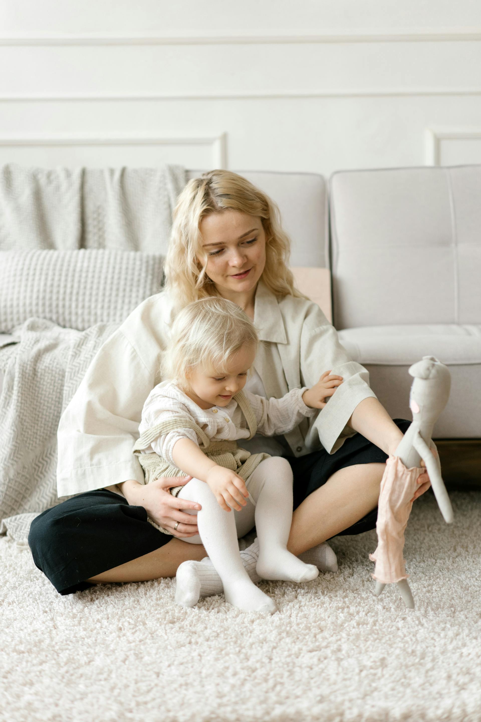 Una mujer con un niño pequeño | Fuente: Pexels