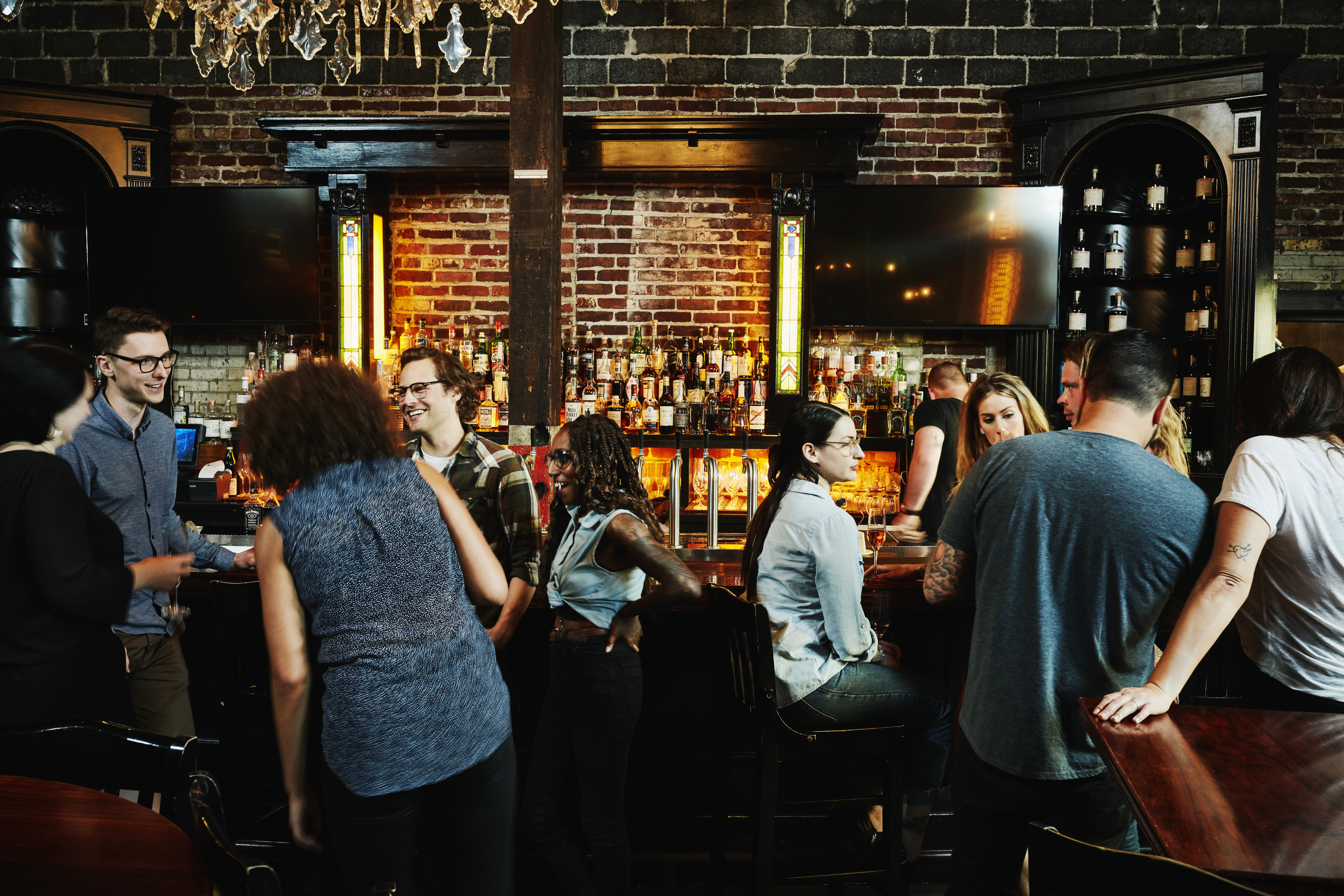 Una hora feliz en un bar | Foto: Getty Images