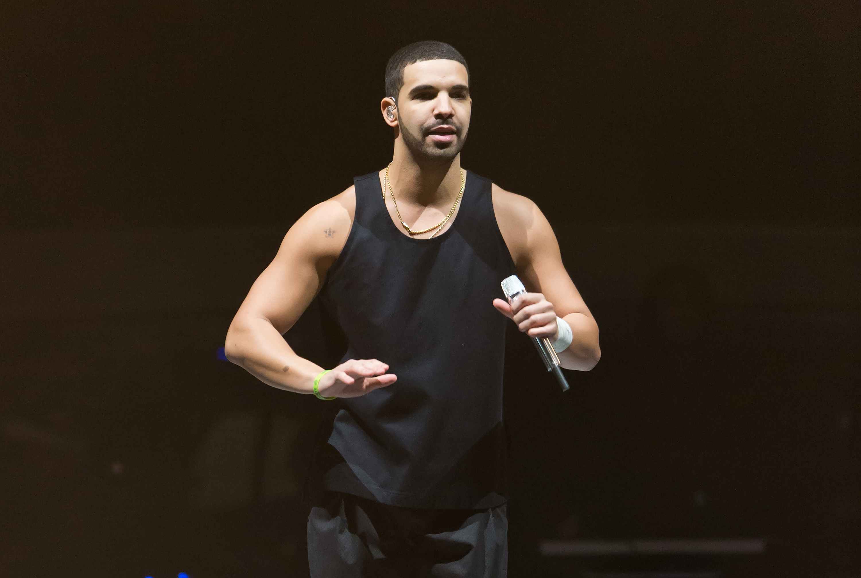 El rapero Drake actúa en Filadelfia, Pensilvania, el 18 de diciembre de 2013 | Fuente: Getty Images