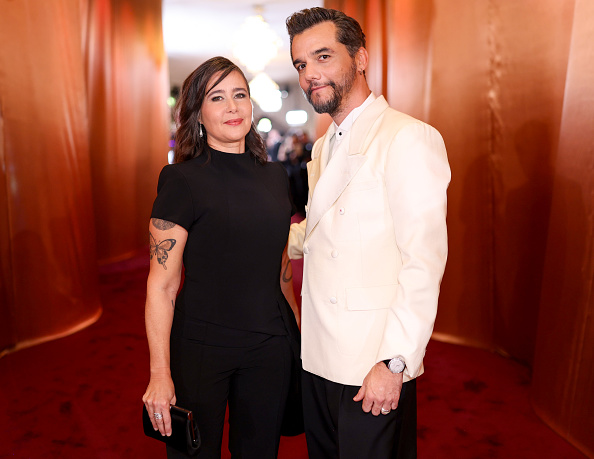 Sandra Delgado y Wagner Moura en la 83ª edición de los Globos de Oro, celebrada en el hotel Beverly Hilton el 11 de enero de 2026, en Beverly Hills, California | Fuente: Getty Images