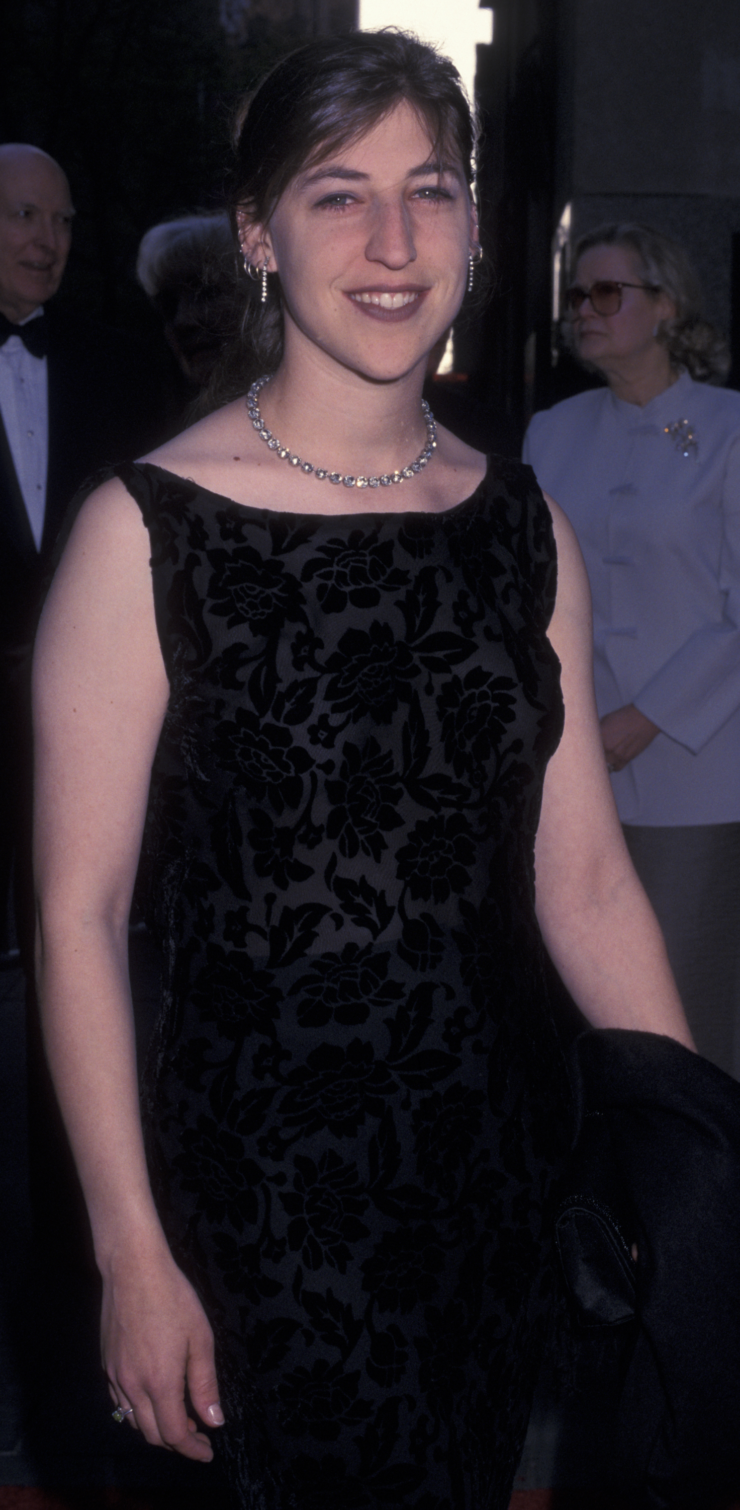 Mayim Bialik asiste a la grabación de "NBC 75th Anniversary Celebration" en Nueva York, el 5 de mayo de 2002 | Fuente: Getty Images