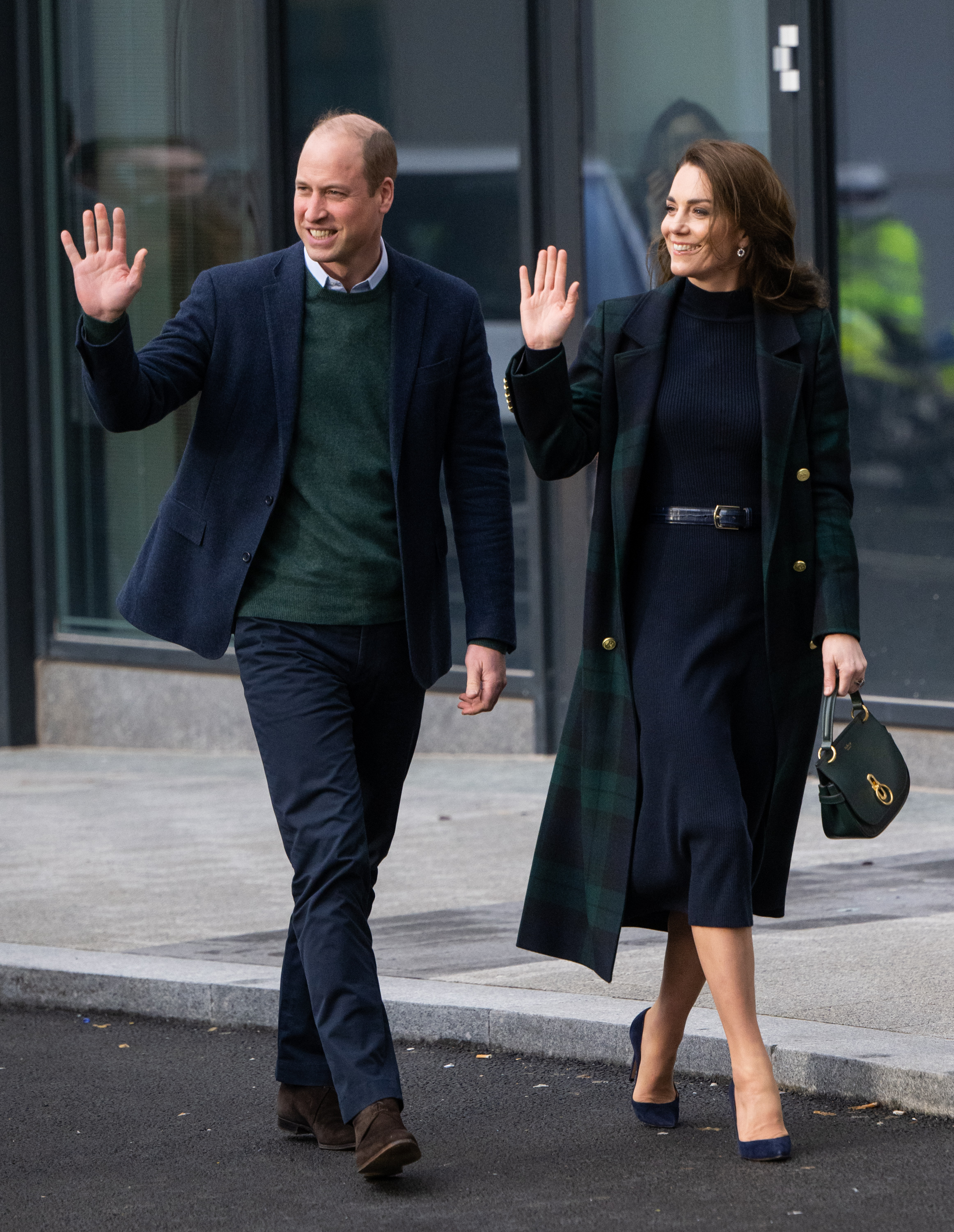 El Príncipe William y la Princesa Kate durante su visita al Hospital Universitario Royal Liverpool el 13 de enero de 2023, en Liverpool, Inglaterra. | Fuente: Getty Images