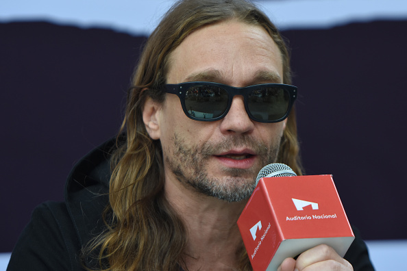Diego Tuñón, integrante de Babasónicos, habla durante una conferencia de prensa para promocionar la gira "Discutible Tour" en el Auditorio Nacional, el 11 de abril de 2019 en Ciudad de México, México | Fuente: Getty Images