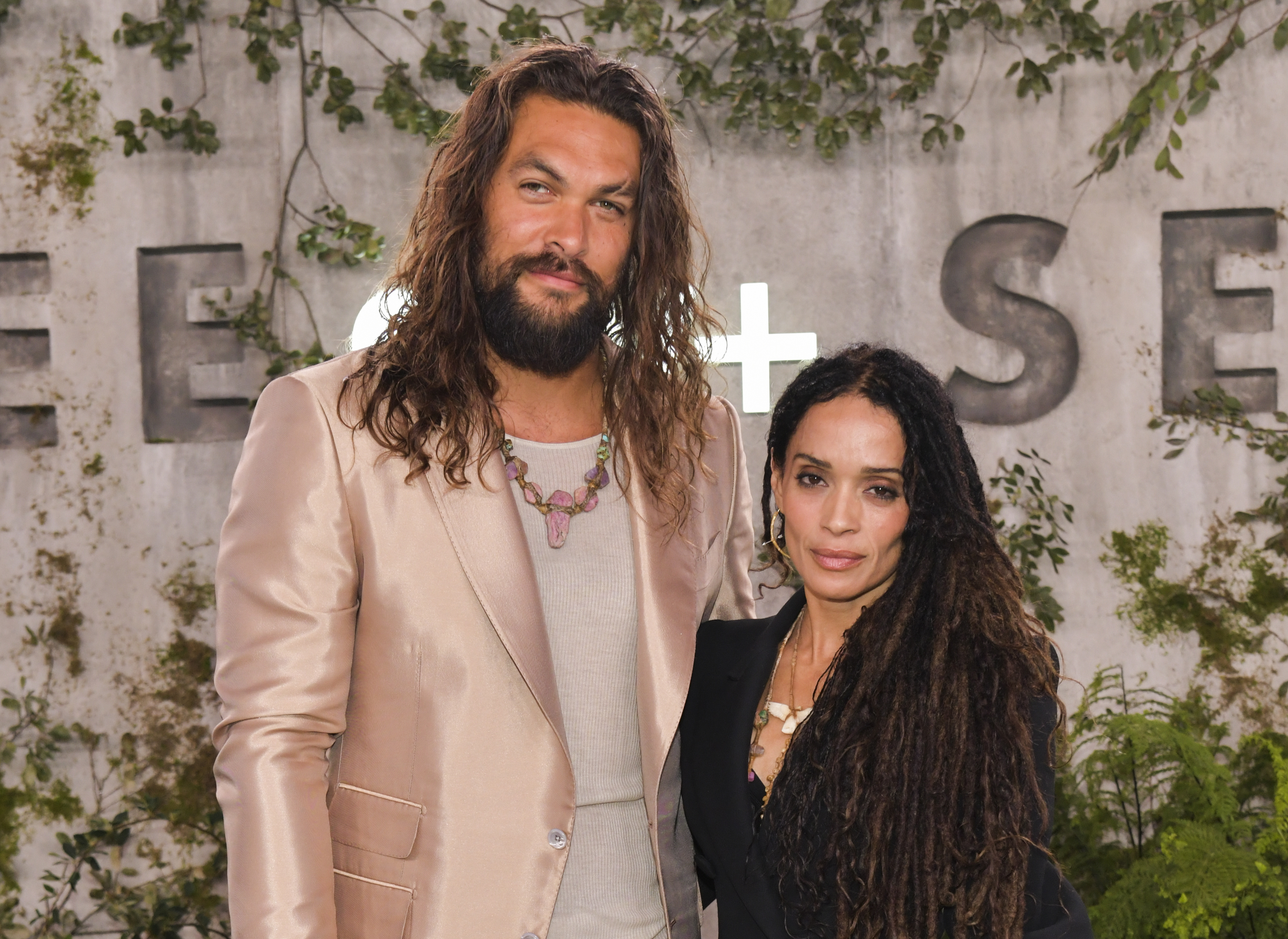 Jason Momoa y Lisa Bonet asisten al estreno mundial de "See", 2019 | Fuente: Getty Images