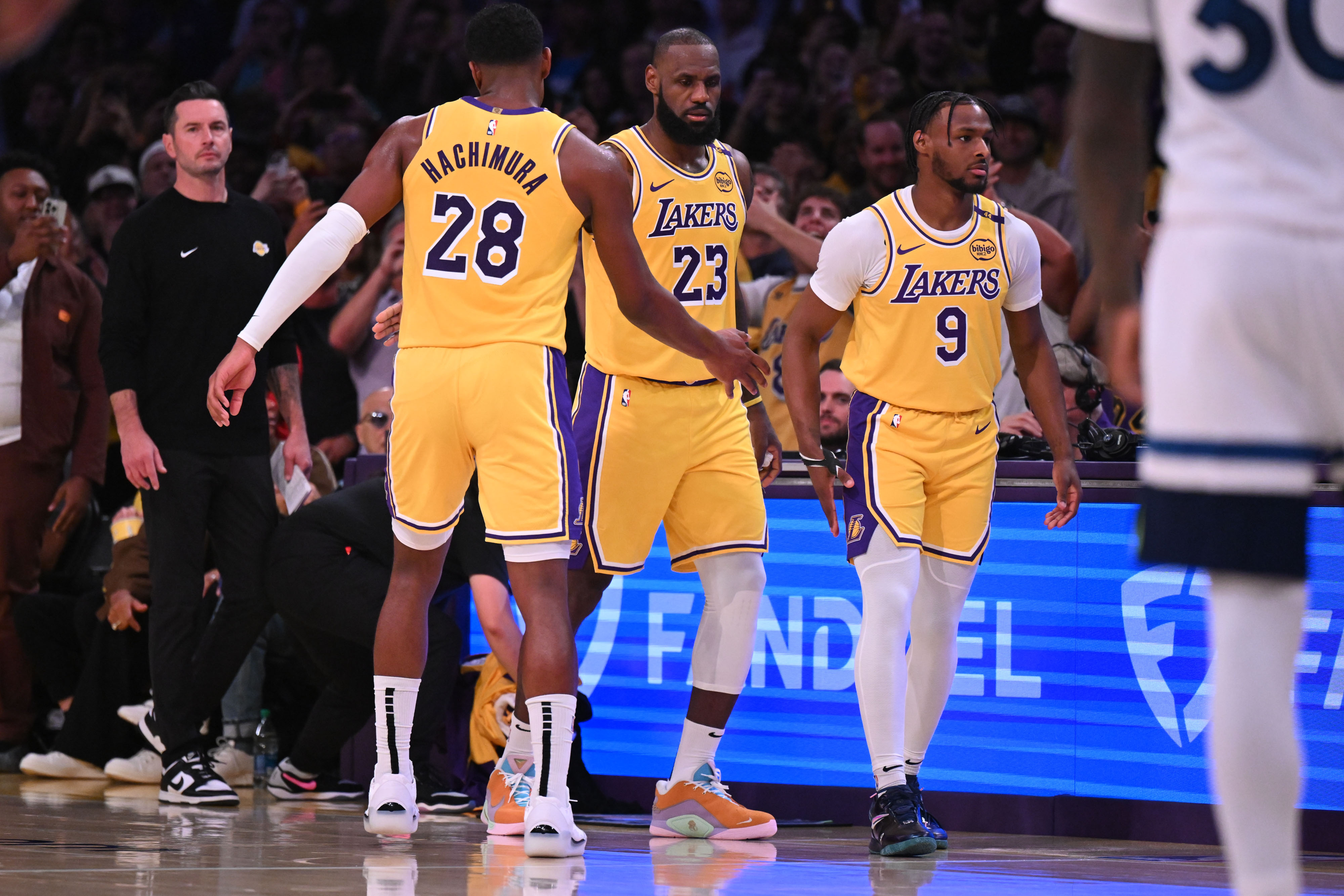 Lebron y Bronny James hicieron historia como el primer dúo padre-hijo que jugó junto en un partido de la NBA el 22 de octubre de 2024 | Fuente: Getty Images